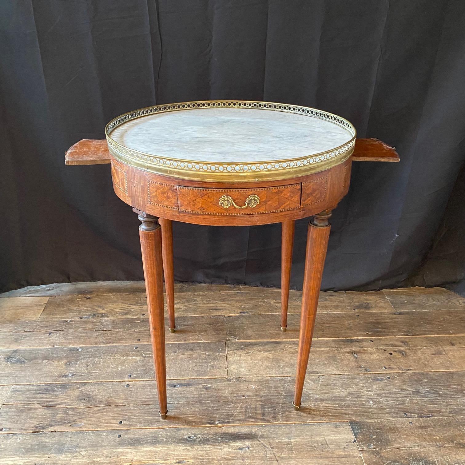 19th Century French Round Carrara Marble Top Bouillotte Side Table In Good Condition For Sale In Hopewell, NJ