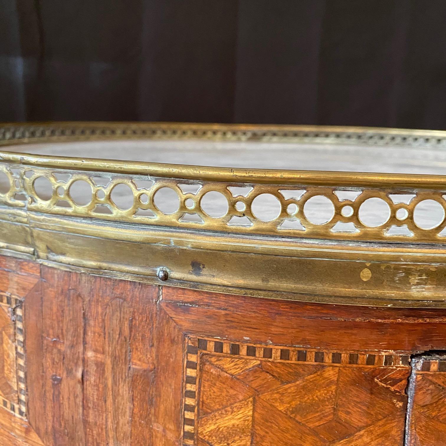 Table d'appoint Bouillotte ronde à plateau en marbre de Carrare du 19e siècle en vente 1