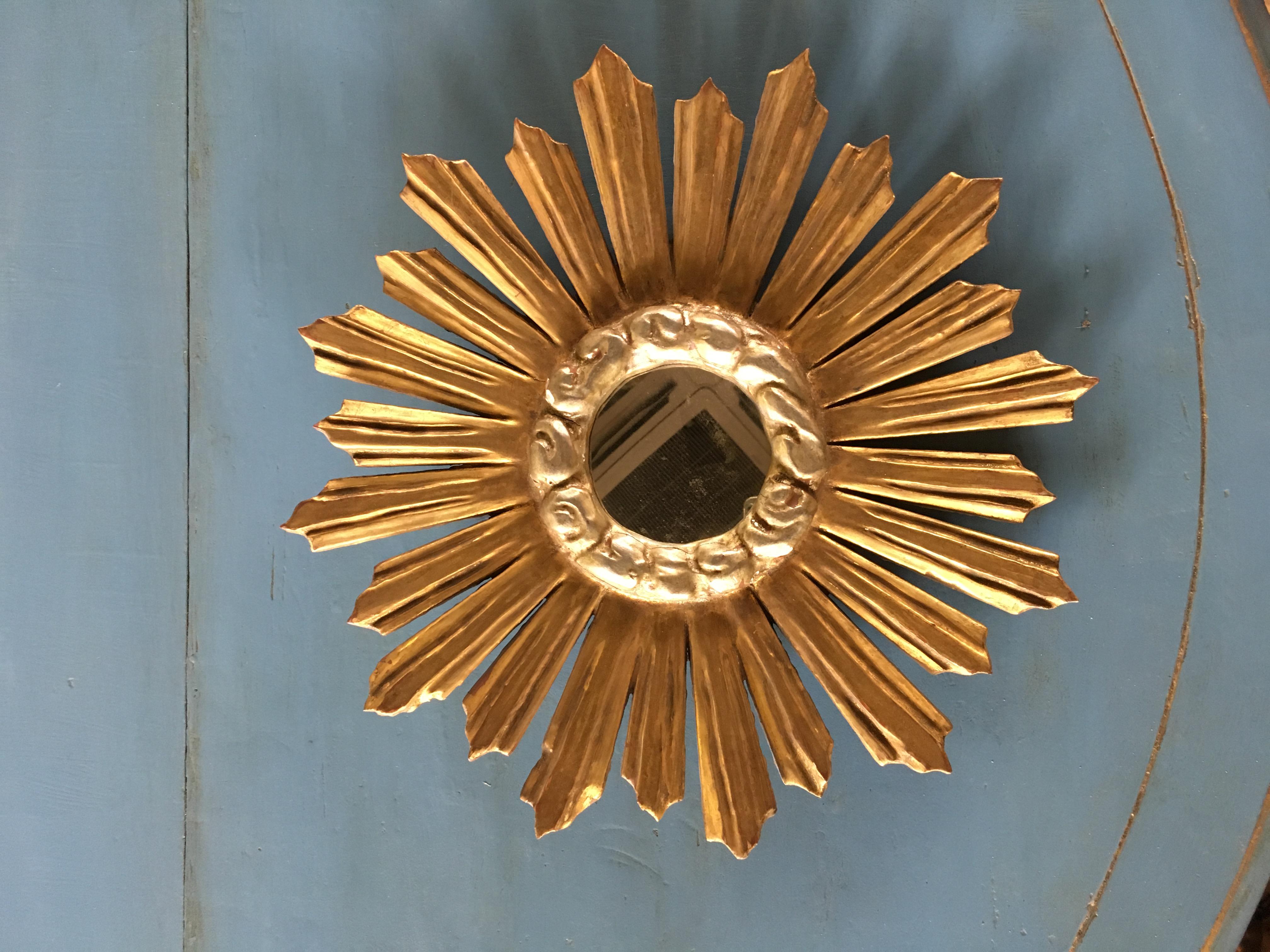 Miroir rond en bois doré français du 19ème siècle « Soleil ». Bon état - En vente à Sofia, BG