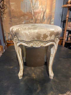 Sgabello francese rotondo in legno intagliato a mano del XIX secolo in stile Luigi XV