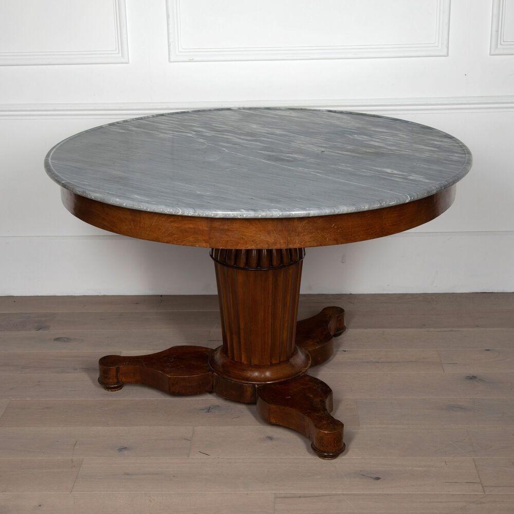 Mesa redonda de mármol francesa del siglo XIX Francés en venta