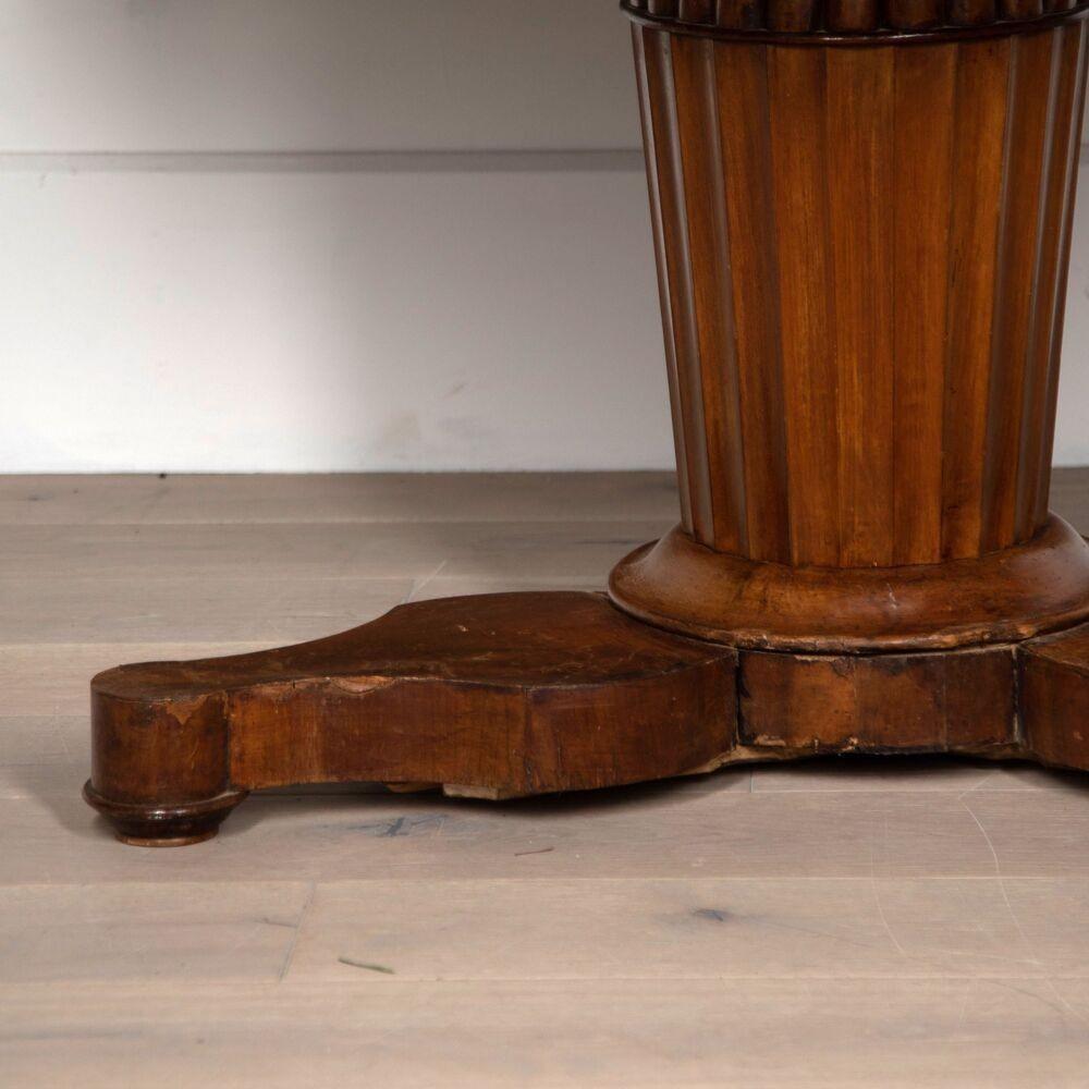 Mesa redonda de mármol francesa del siglo XIX en venta 2