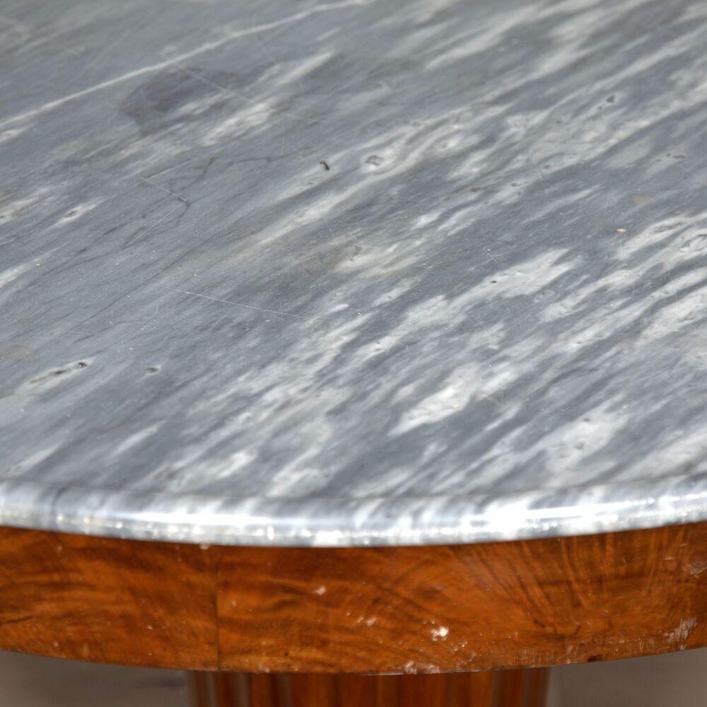 Mesa redonda de mármol francesa del siglo XIX en venta 3