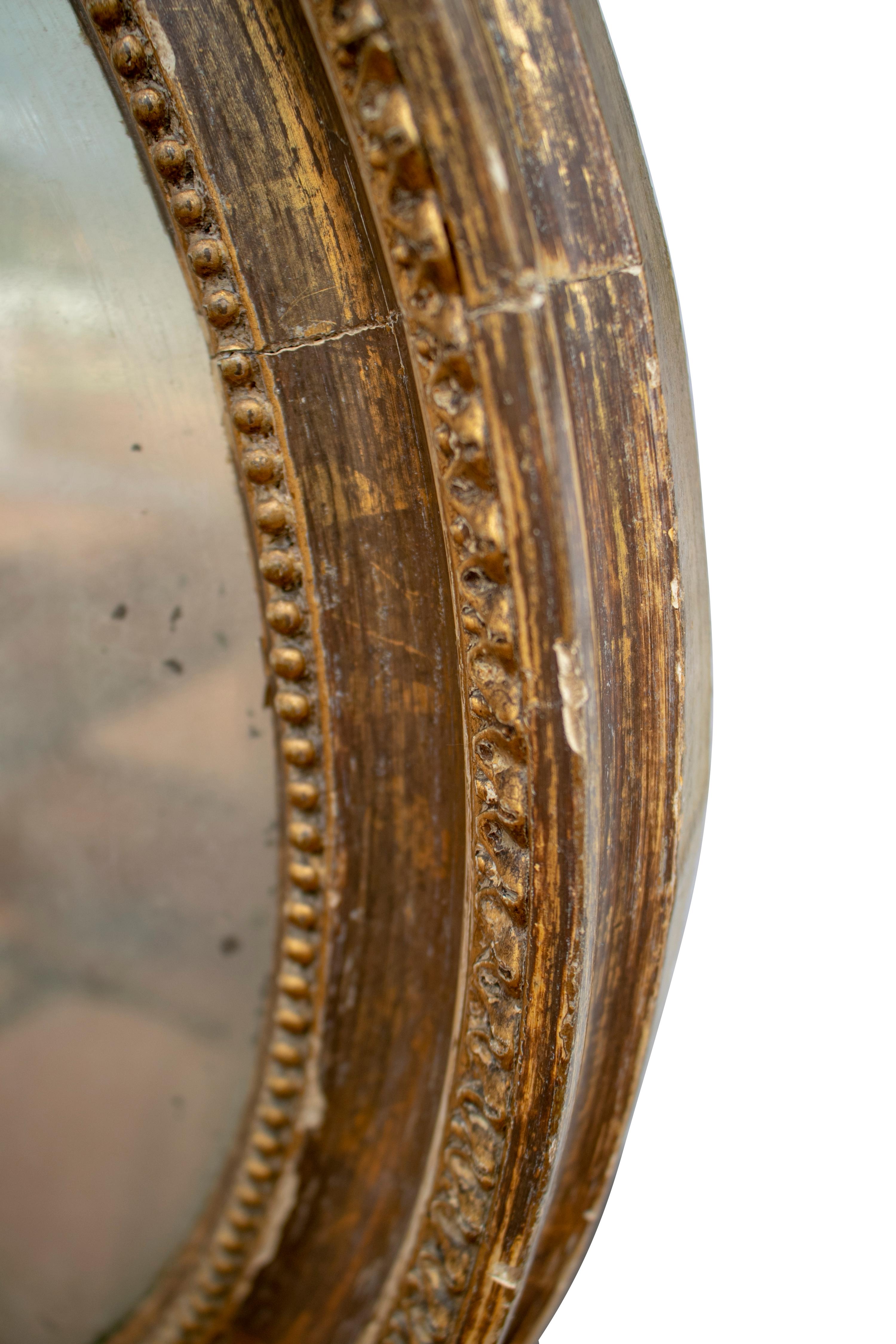 19th Century French Round Mirror with Gilt Frame In Good Condition In Marbella, ES