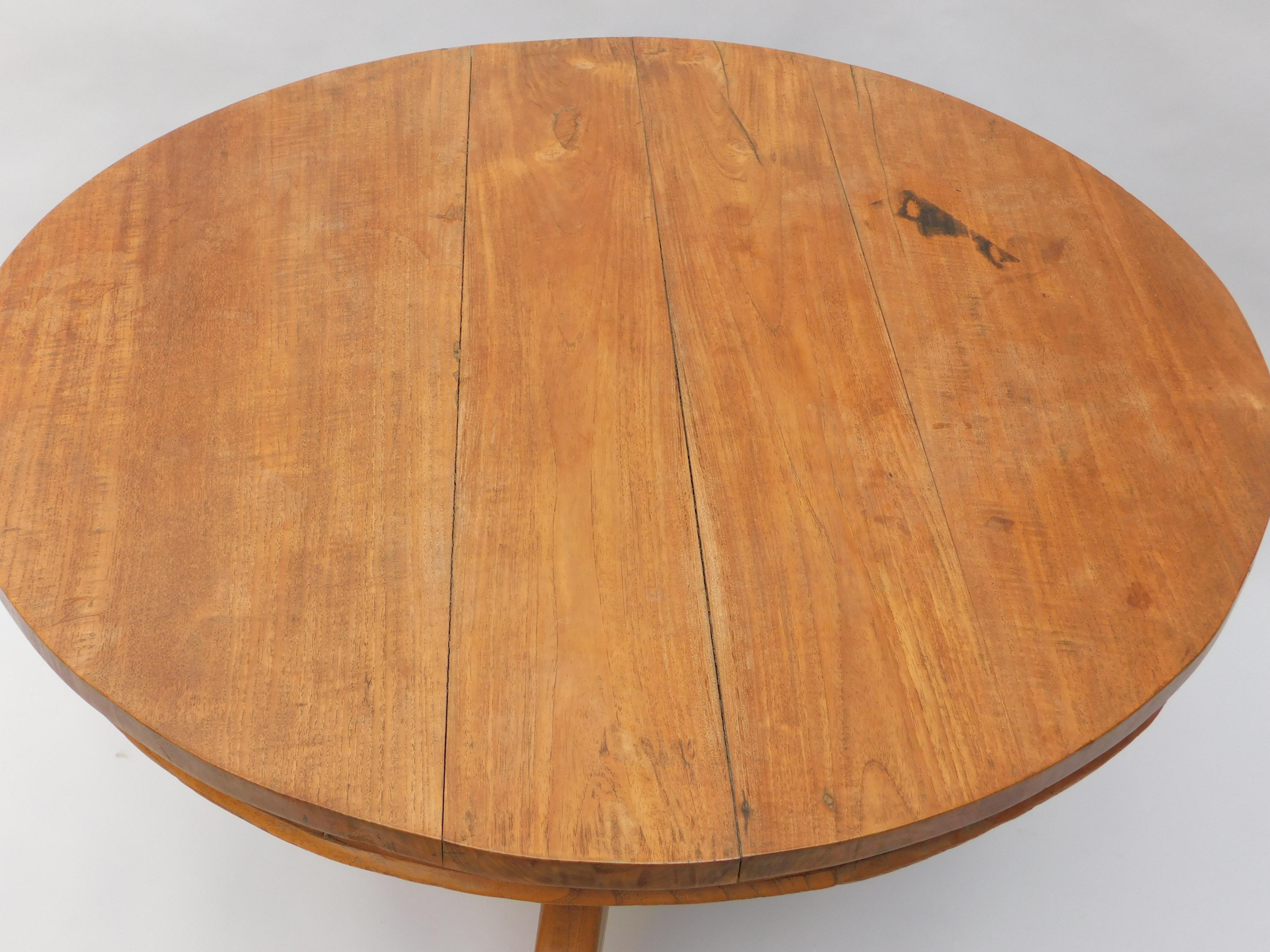 19th Century French Round Pedestal Table of Solid Cherry In Good Condition For Sale In Antwerp, BE