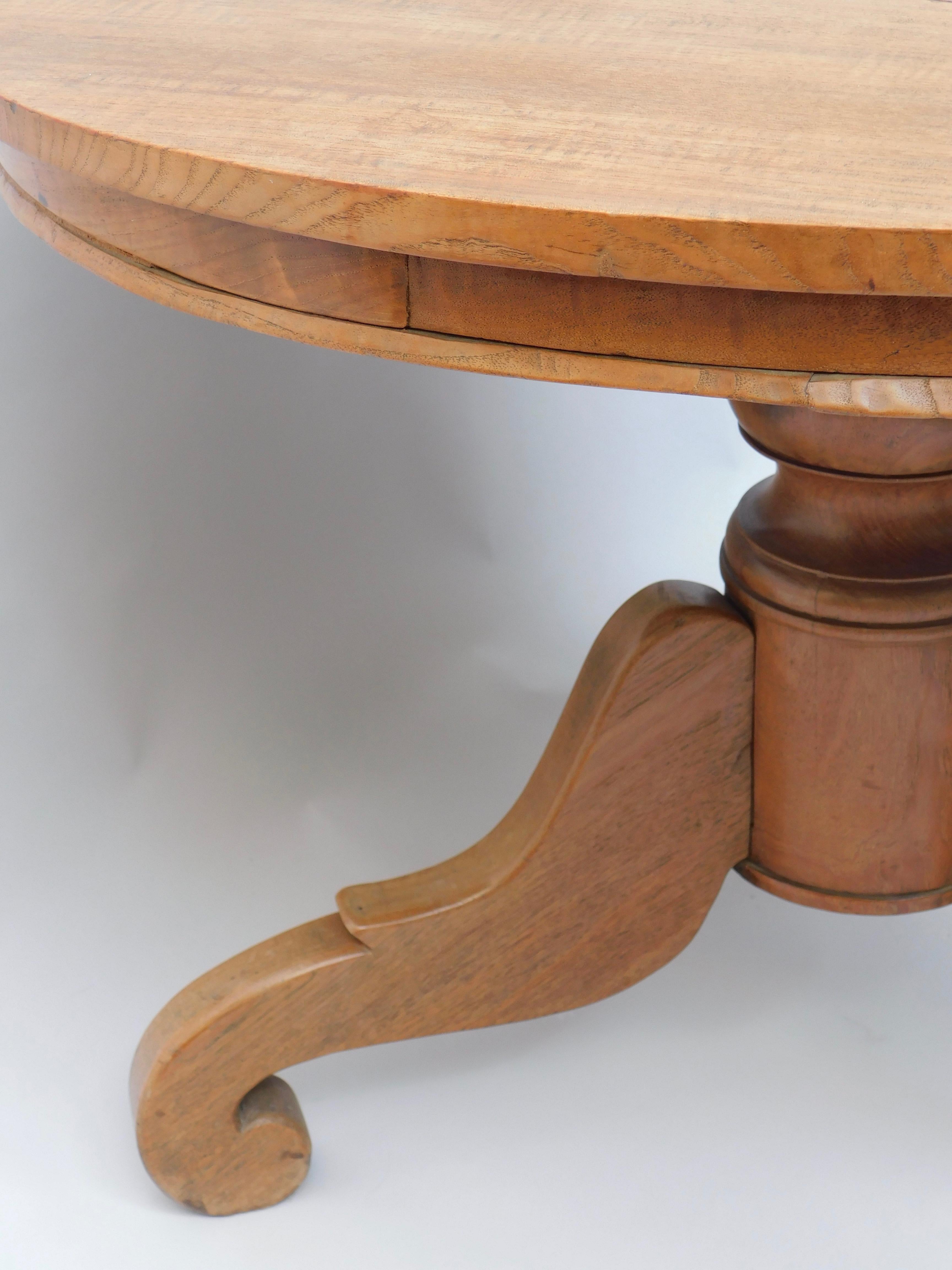 19th Century French Round Pedestal Table of Solid Cherry For Sale 1