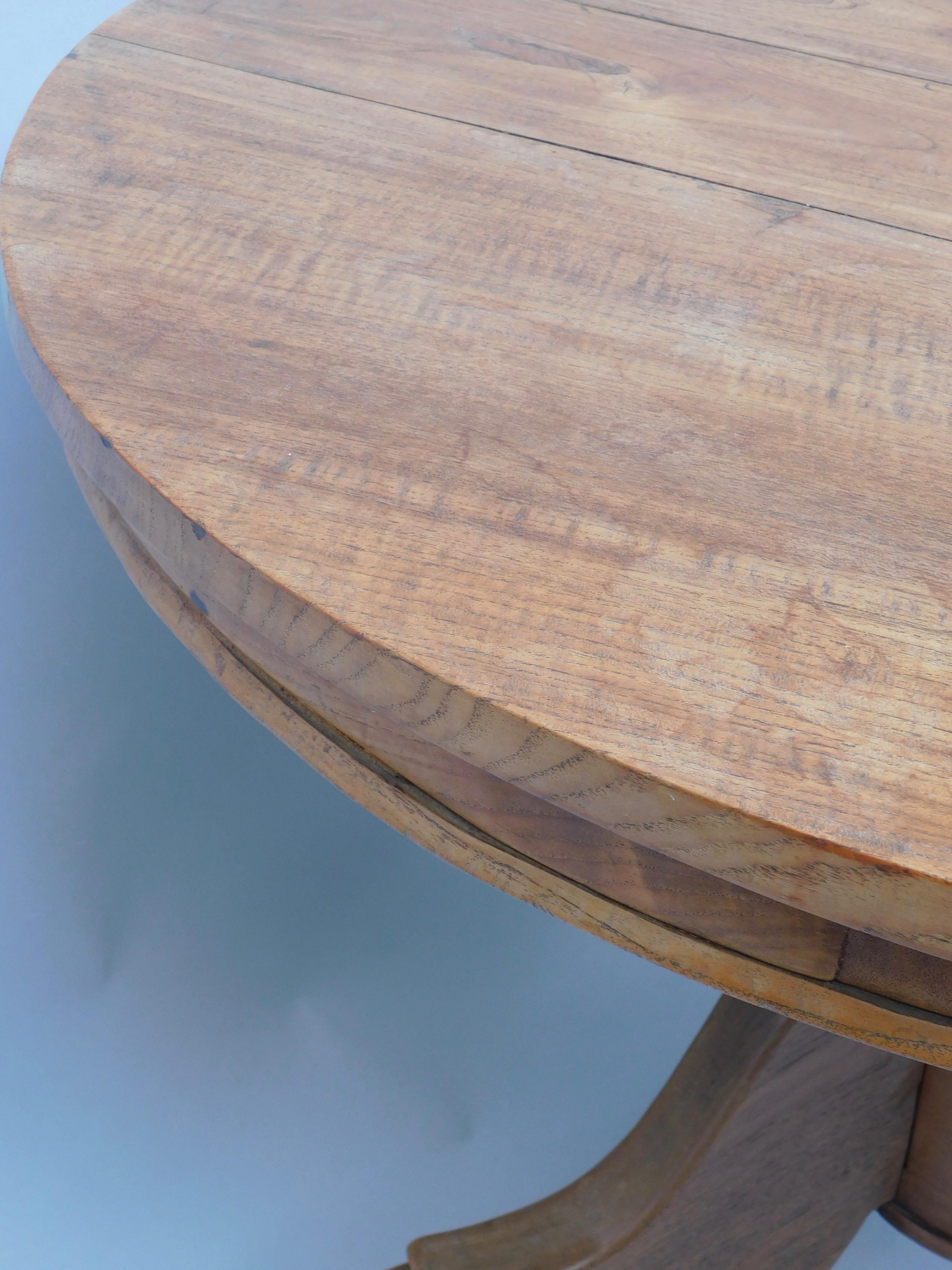 19th Century French Round Pedestal Table of Solid Cherry For Sale 2