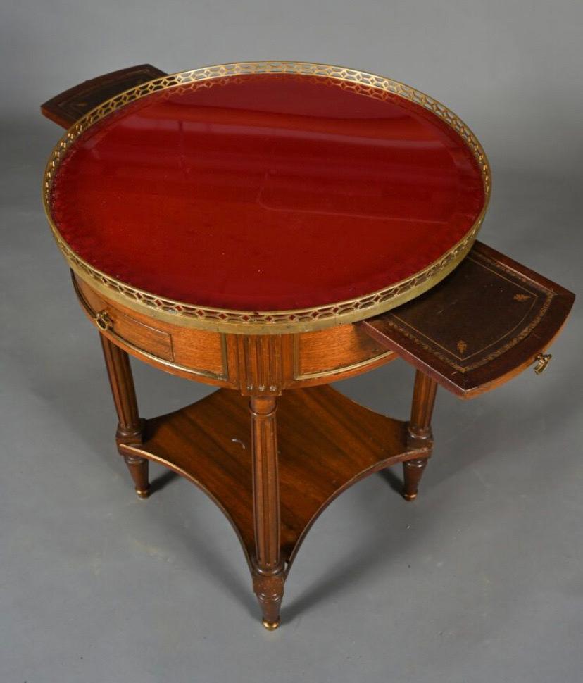 Louis XVI Table d'appoint ronde française du 19ème siècle en bois plaqué style Louise XVI en vente
