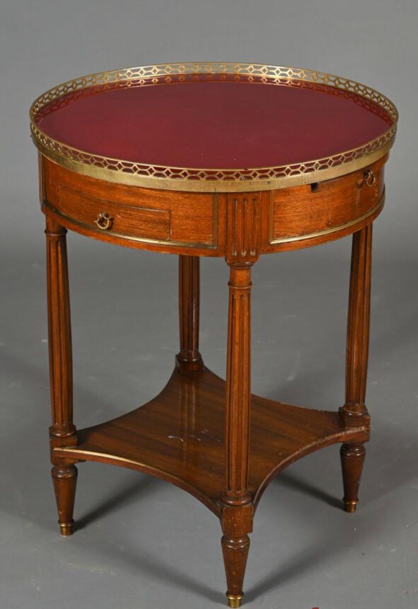 Hand-Carved 19th Century French Round Side Table in Veneered Wood Louise XVI Style For Sale