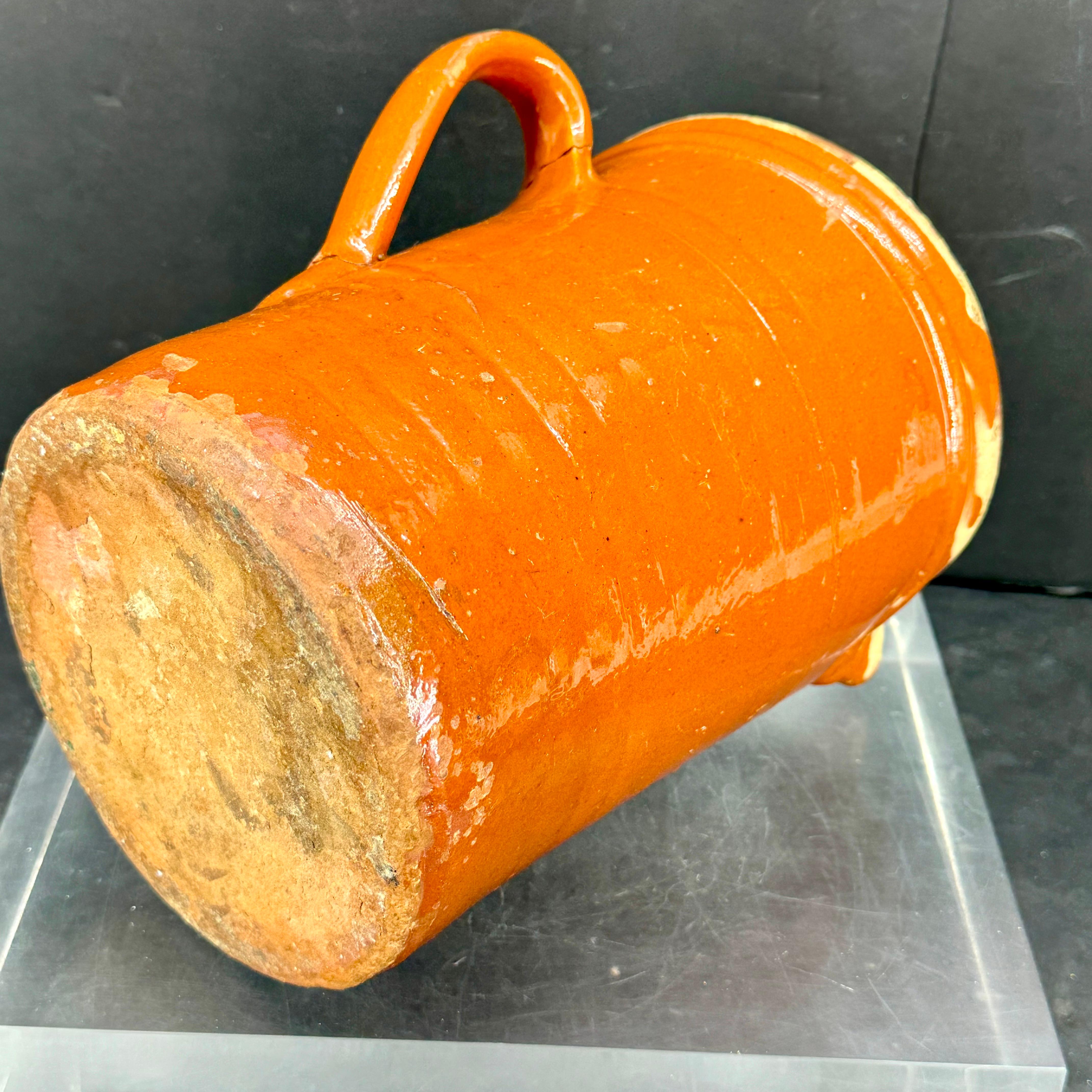 Brocca francese del XIX secolo con manico smaltato giallo ruggine in vendita 2