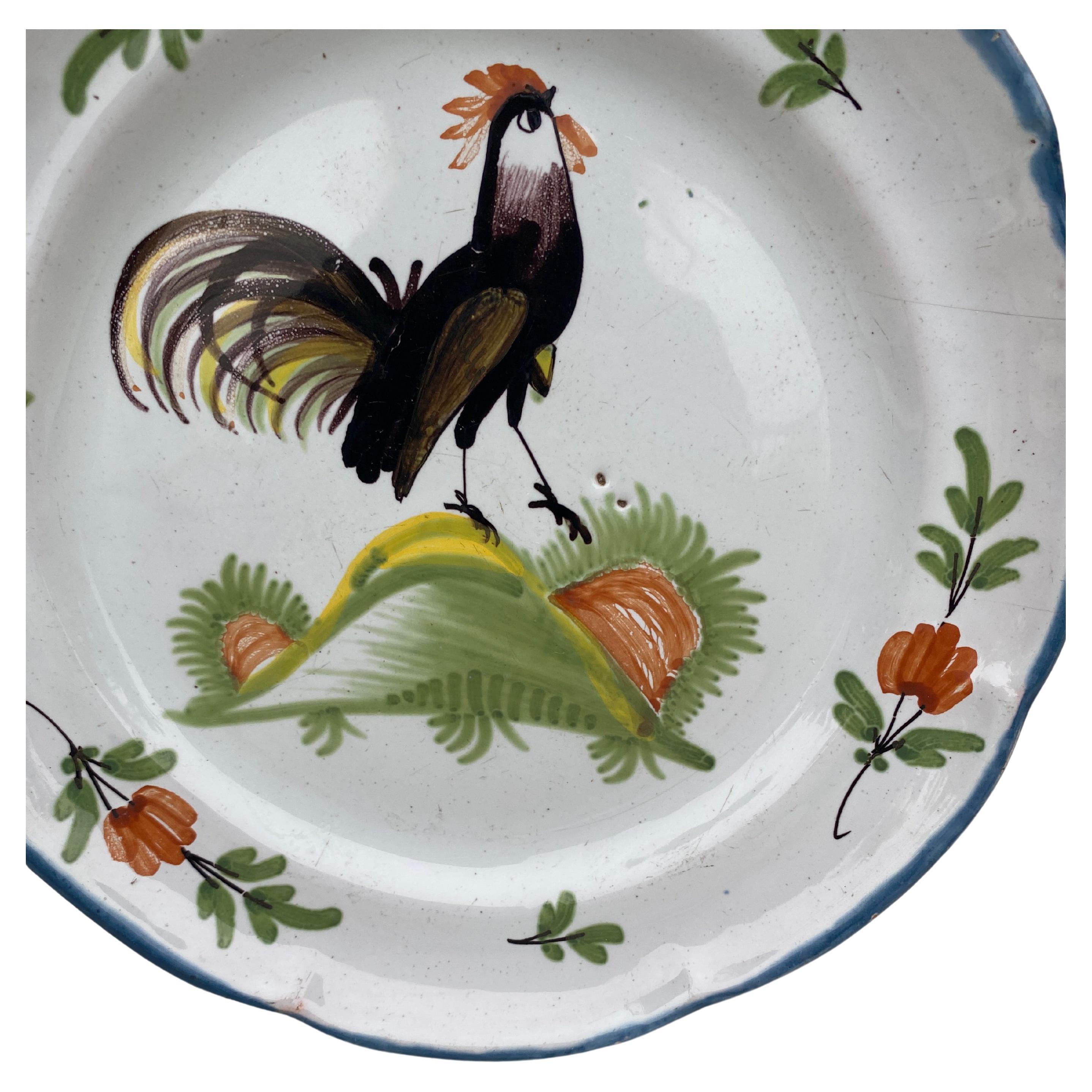 19th Century French Rustic Faience Rooster Plate In Good Condition For Sale In Austin, TX