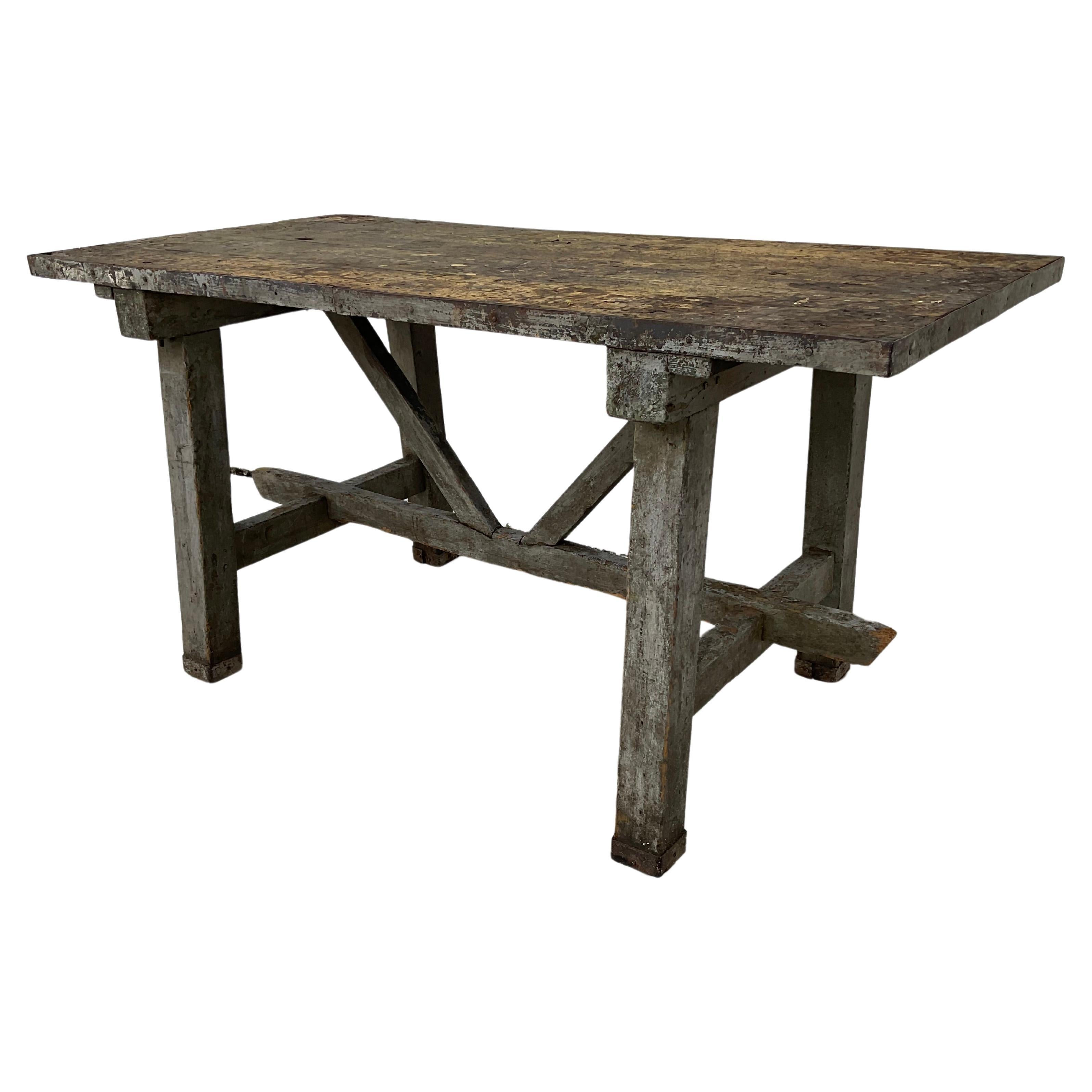 Bois Table ou bureau de salle à manger ou d'écriture rustique industrielle française du 19e siècle en vente