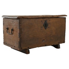 Boîte rustique française du 19ème siècle en chêne et fer forgé