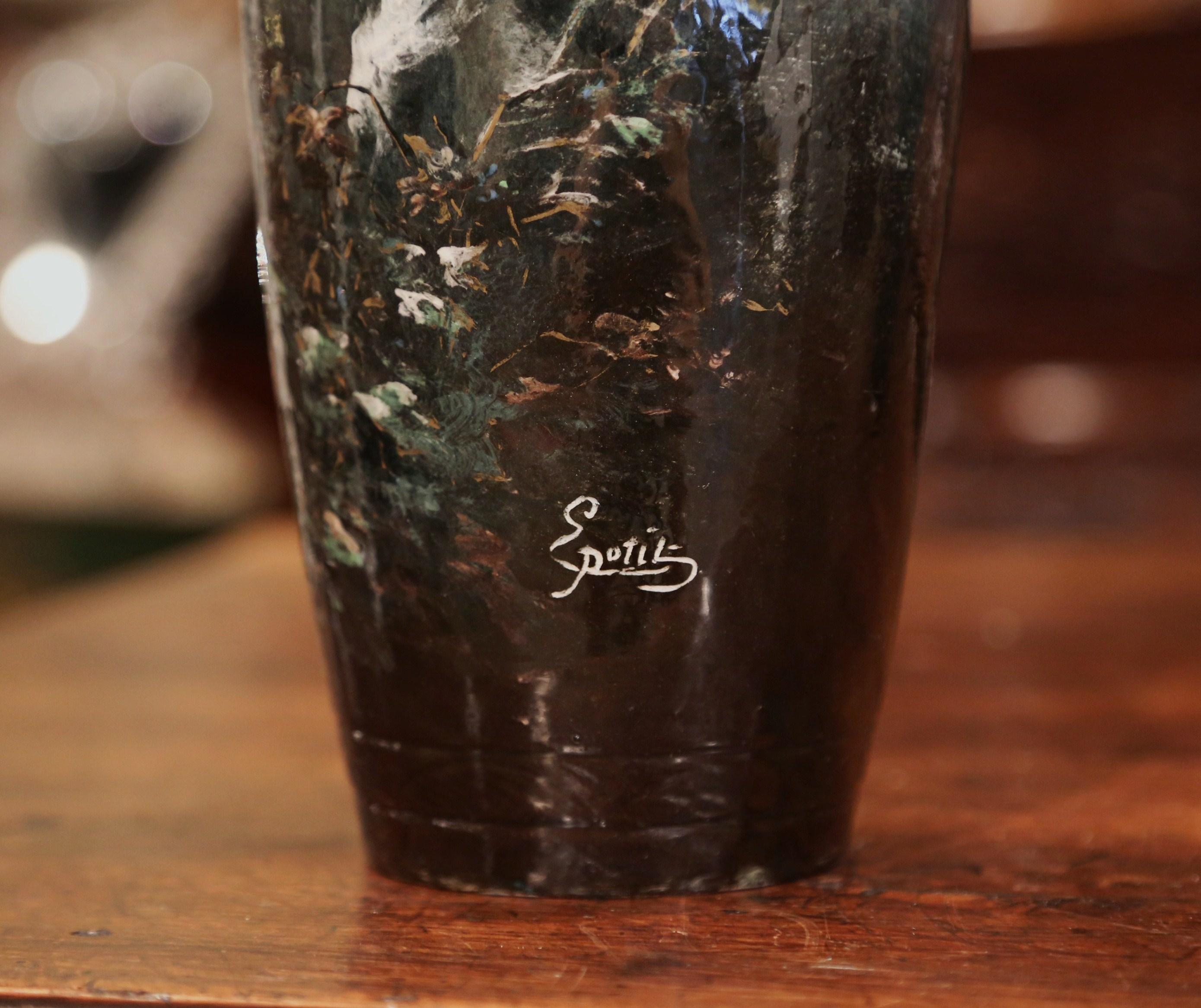 Fait main Paire de vases en céramique peinte française du 19e siècle avec motifs de chiens signés Petit en vente
