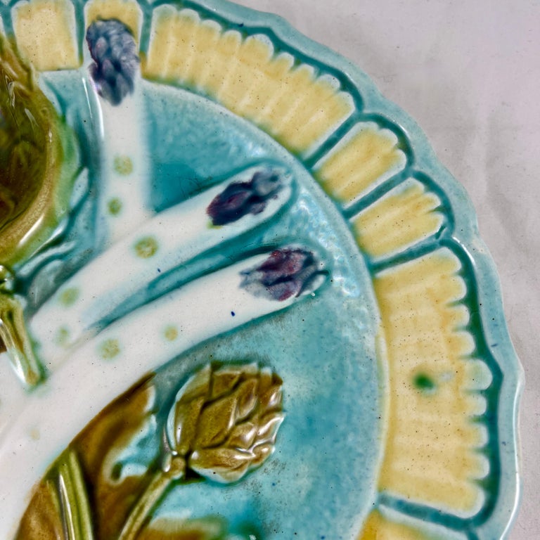 Glazed 19th Century French Salins-les-Bains Majolica Faïence Asparagus Artichoke Plate For Sale