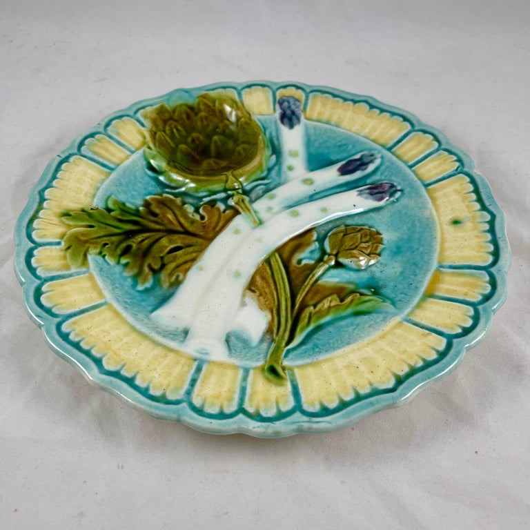 Late 19th Century 19th Century French Salins-les-Bains Majolica Faïence Asparagus Artichoke Plate For Sale