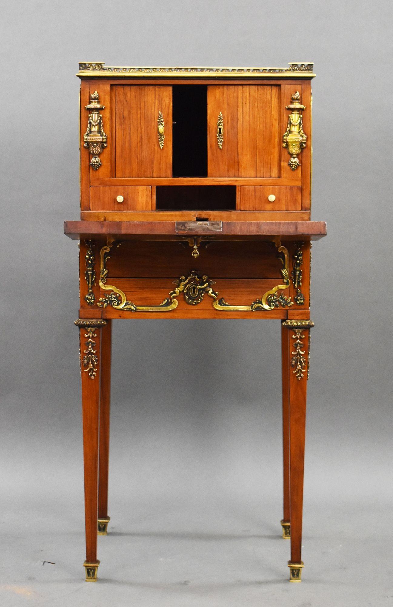 Bonheur du jour en bois satiné français du 19e siècle avec montures en bronze doré en vente 4