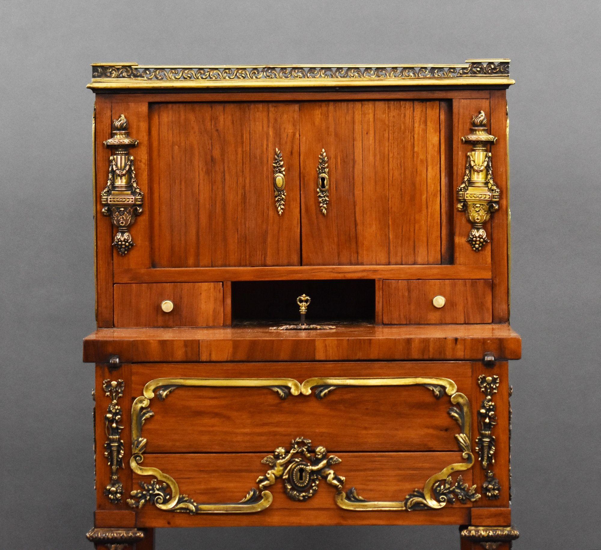Bonheur du jour en bois satiné français du 19e siècle avec montures en bronze doré en vente 1