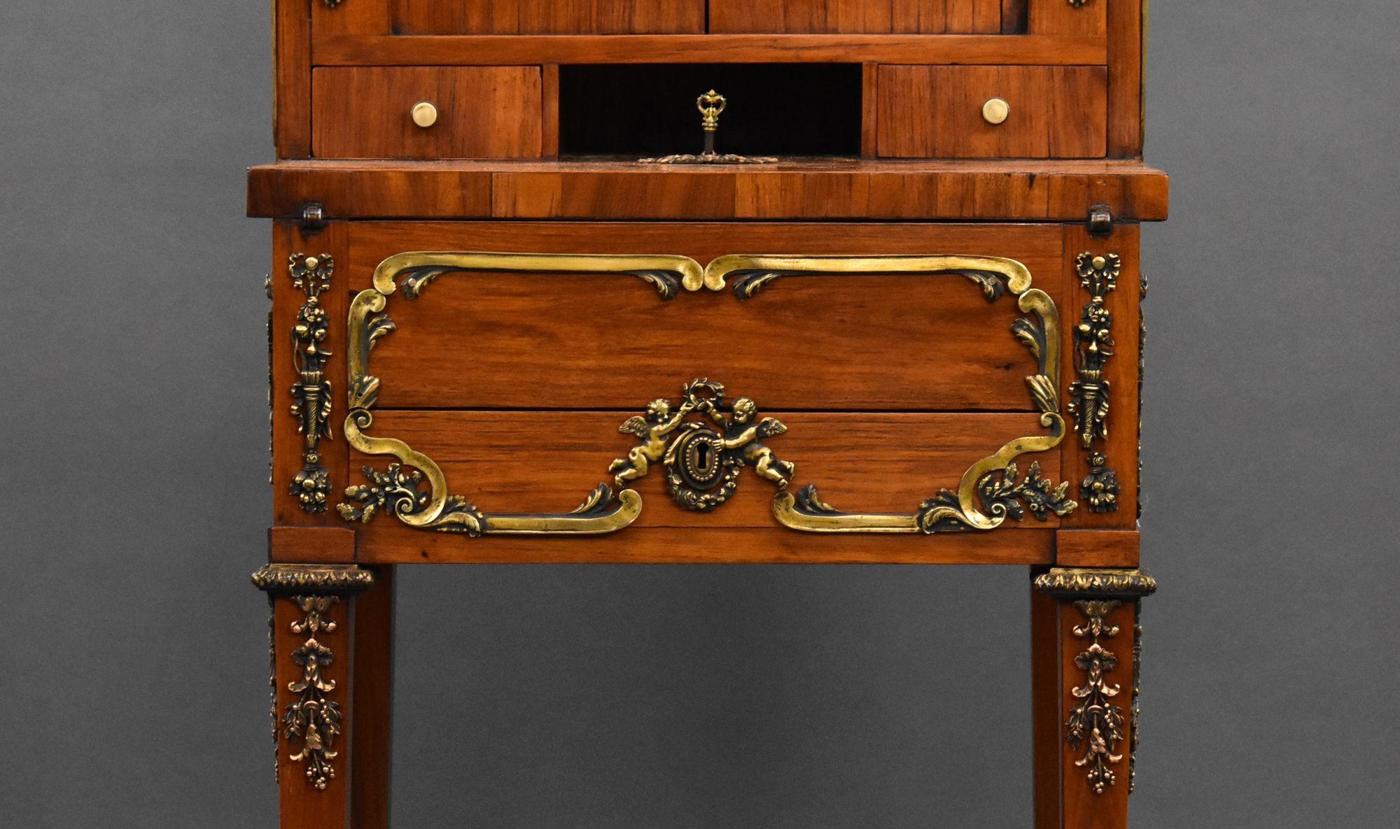 Bonheur du jour en bois satiné français du 19e siècle avec montures en bronze doré en vente 2