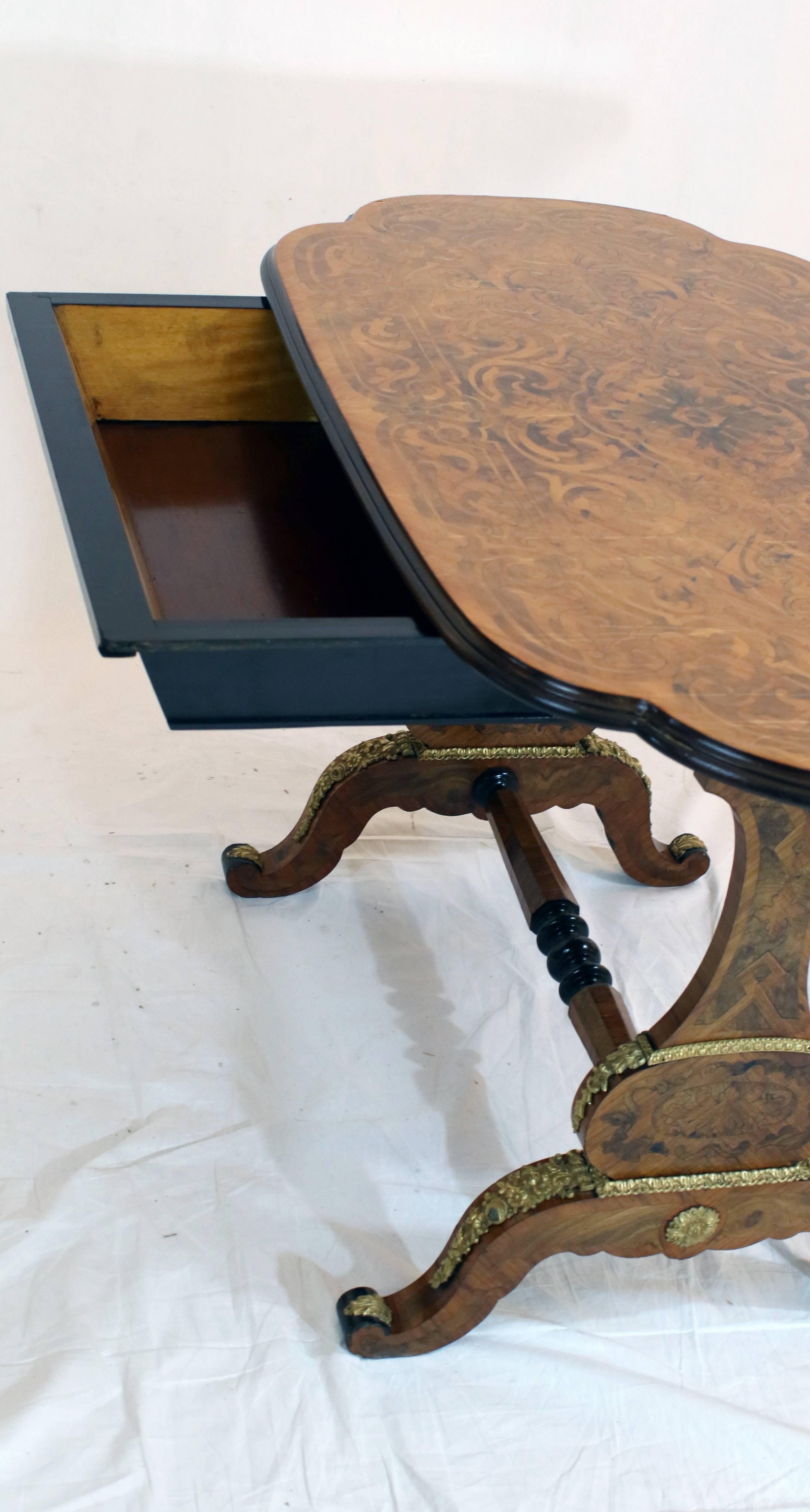 19th Century French Satinwood Marquetry Single Drawer Tea Table For Sale 4