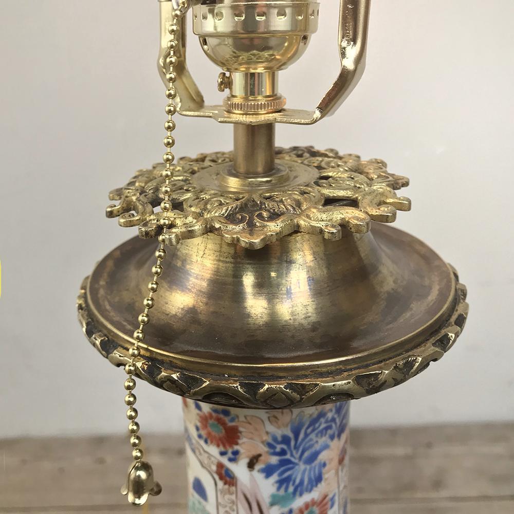 Lampe à poser en forme d'urne Satsuma du 19e siècle en vente 6
