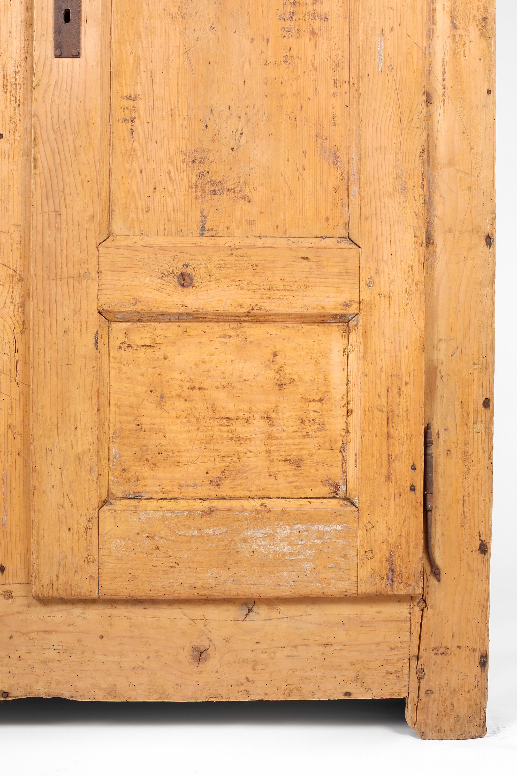 19th Century French Scrubbed Pine Cupboard For Sale 4