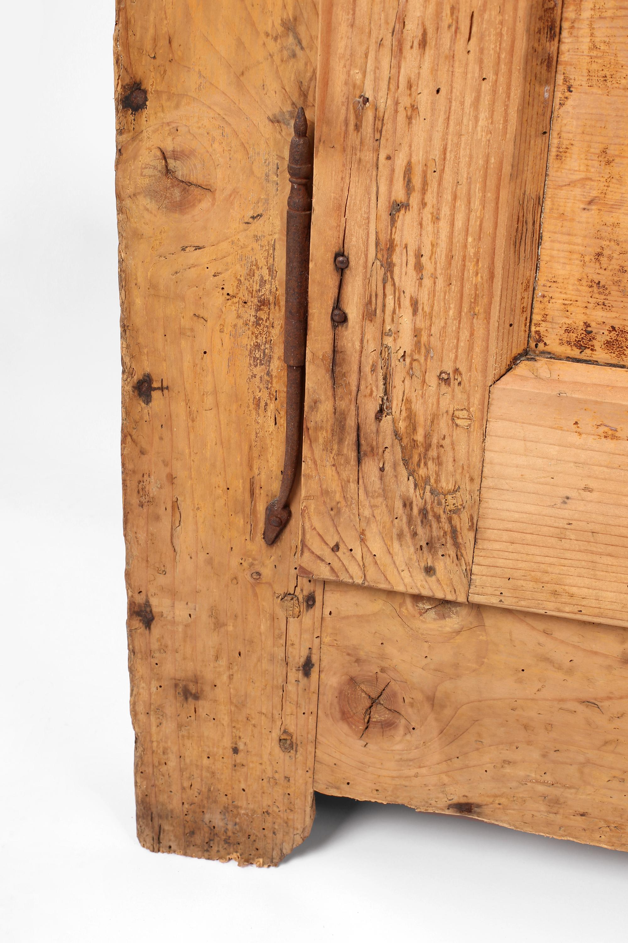 19th Century French Scrubbed Pine Cupboard For Sale 3