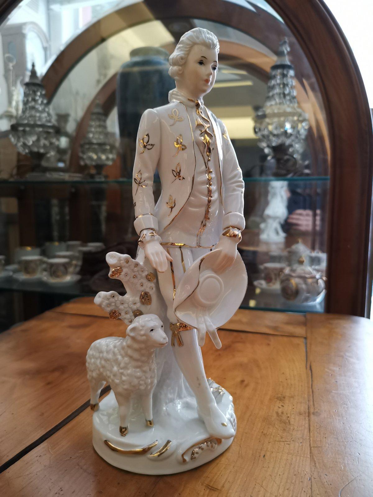 19th Century French Sculpture in White Porcelain with Golden Decorations In Good Condition For Sale In Sofia, BG