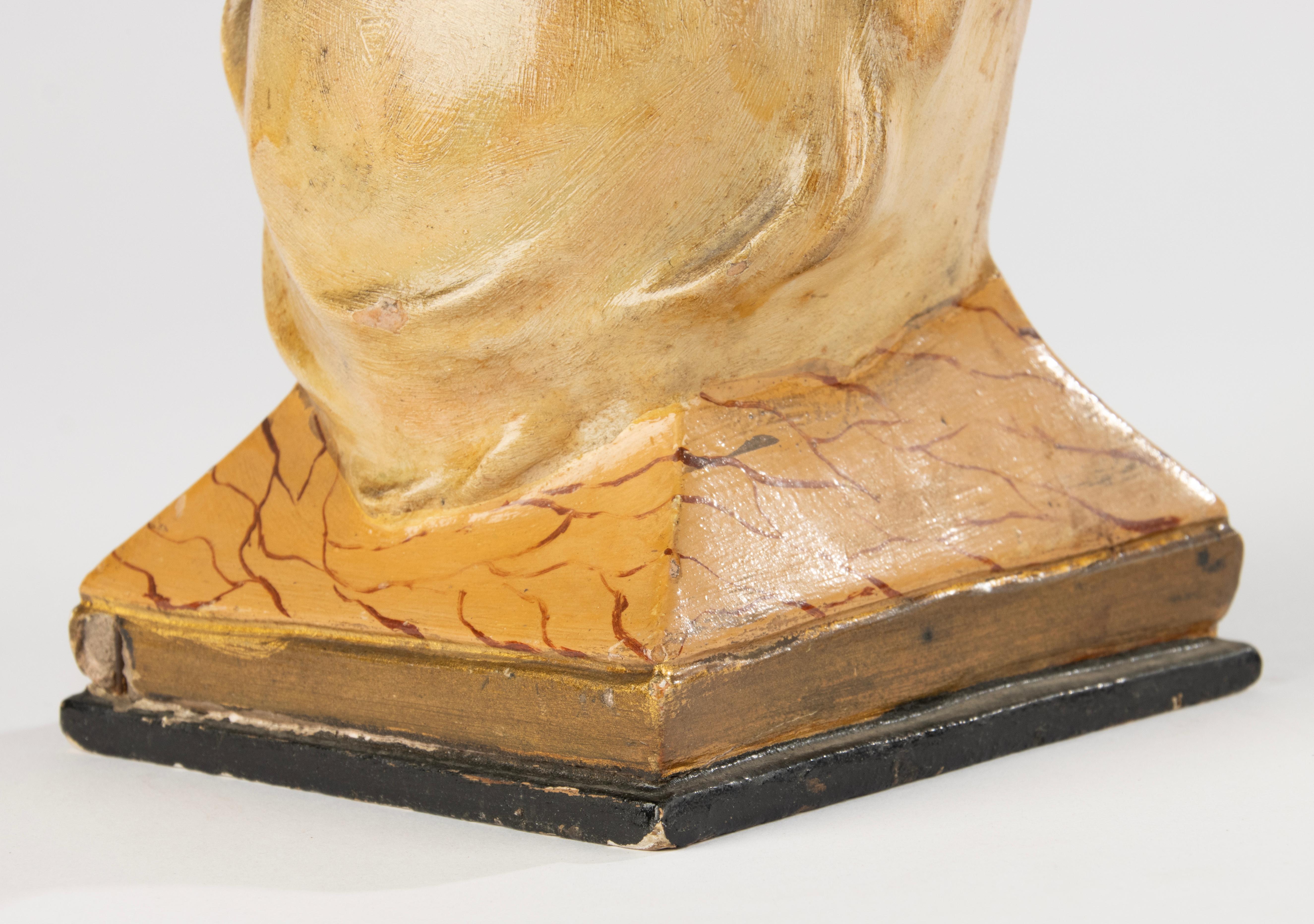Scultura francese del XIX secolo raffigurante il Bambino Gesù in gesso policromo su legno in vendita 3
