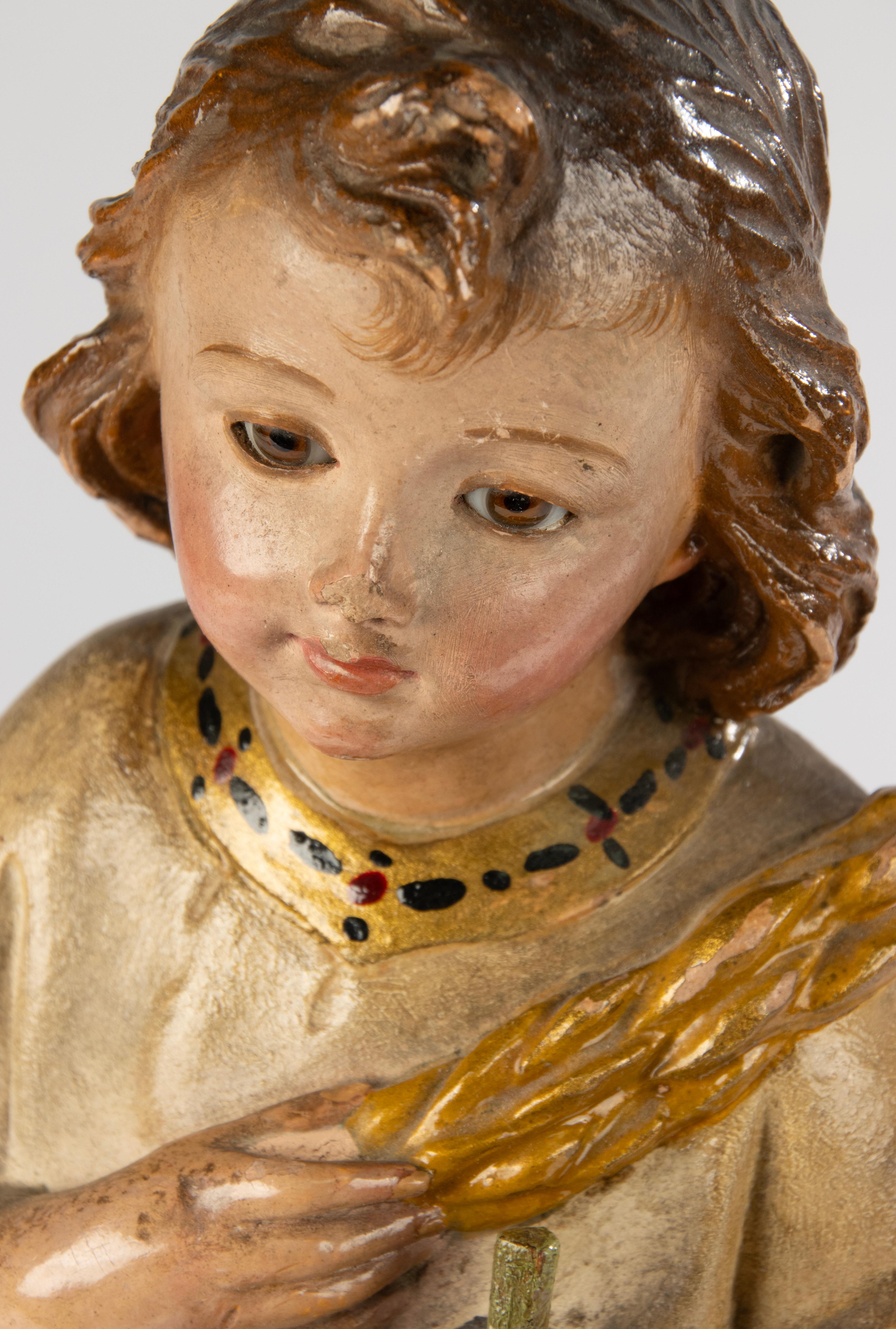 Scultura francese del XIX secolo raffigurante il Bambino Gesù in gesso policromo su legno in vendita 9