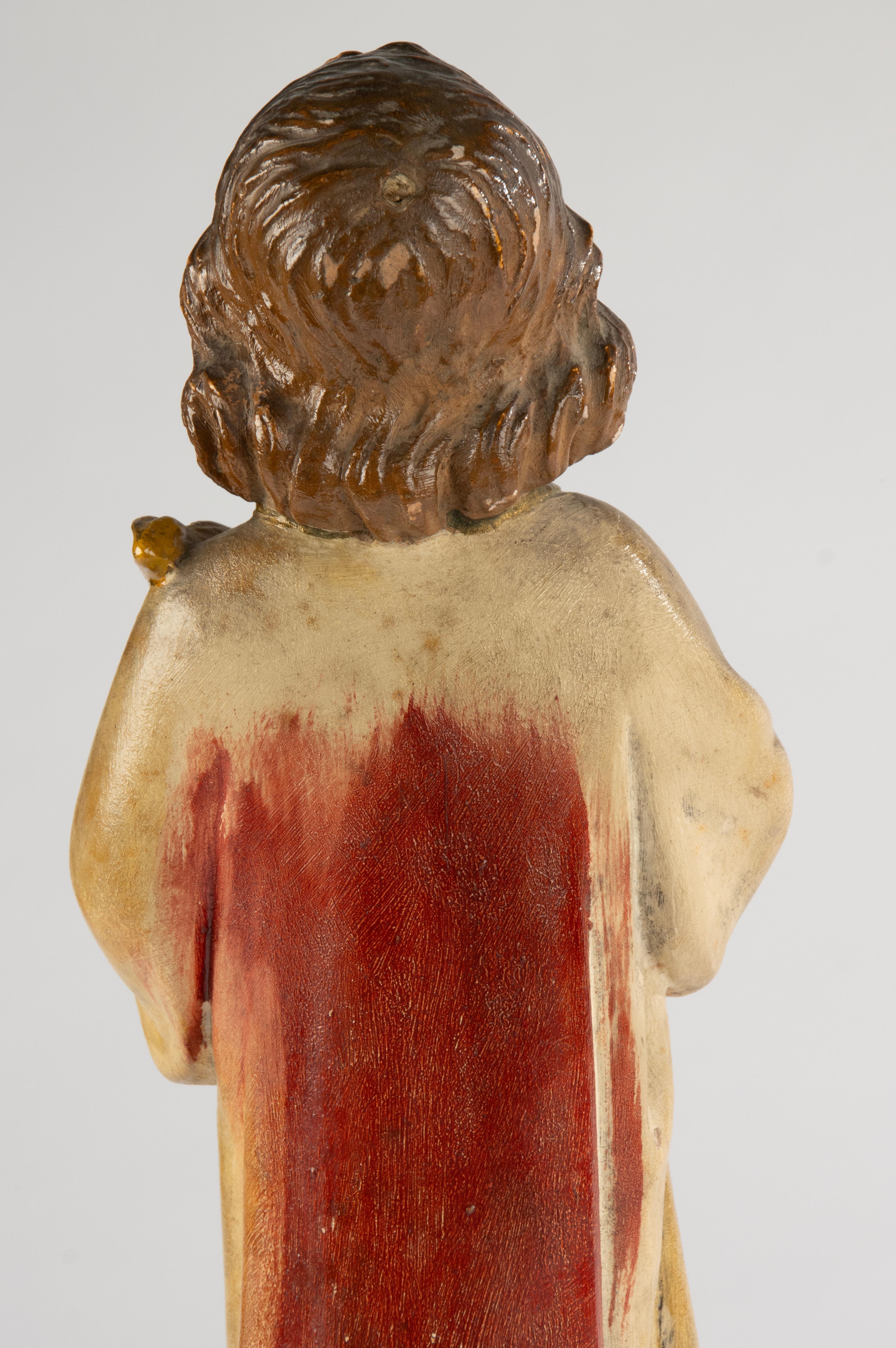 Scultura francese del XIX secolo raffigurante il Bambino Gesù in gesso policromo su legno in vendita 10
