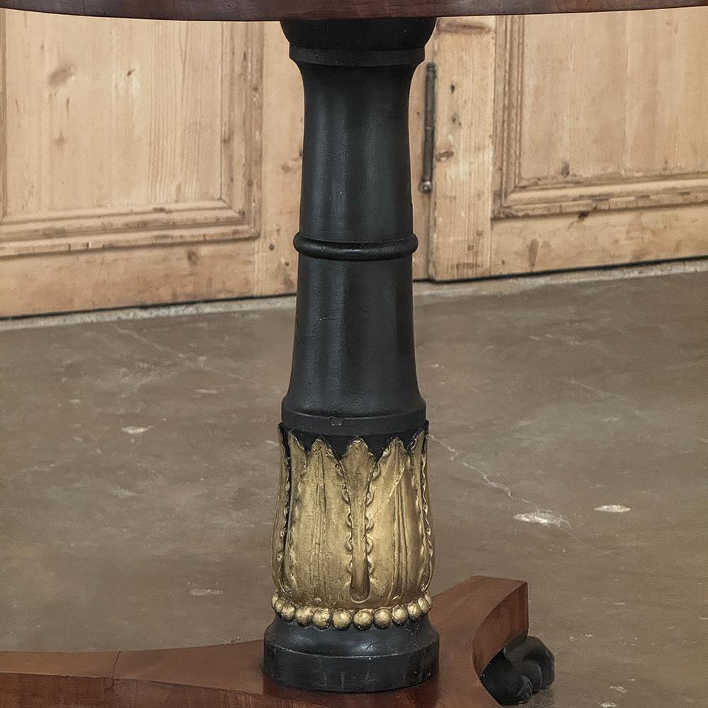Table d'appoint ronde en acajou du Second Empire français du XIXe siècle en vente 3