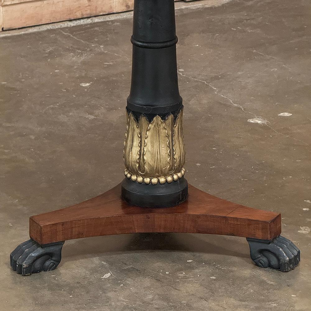Table d'appoint ronde en acajou du Second Empire français du XIXe siècle en vente 5
