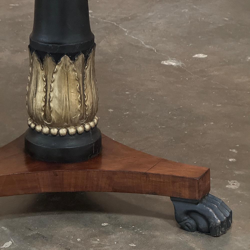 Table d'appoint ronde en acajou du Second Empire français du XIXe siècle en vente 8