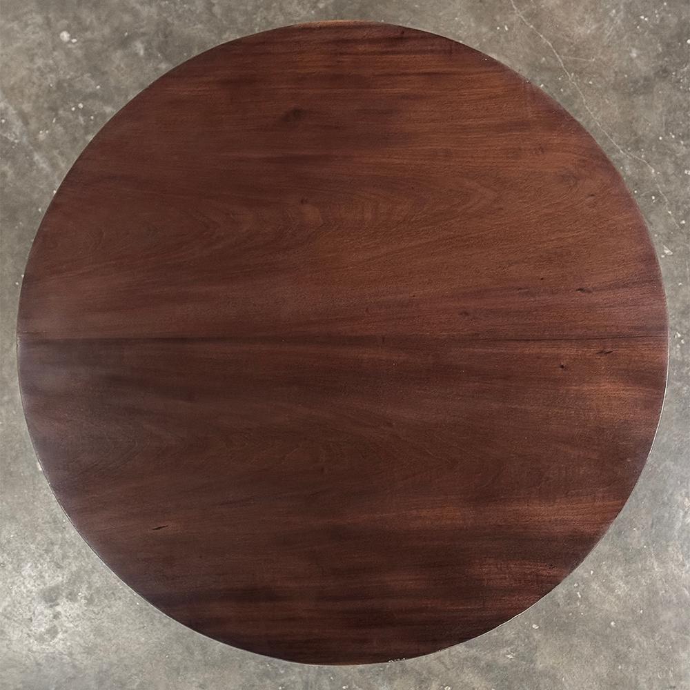 Table d'appoint ronde en acajou du Second Empire français du XIXe siècle en vente 10