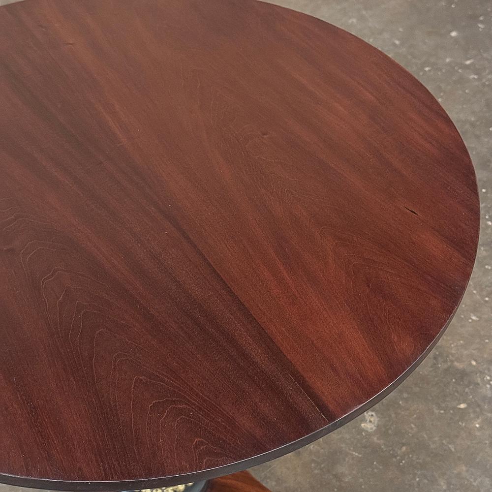 Acajou Table d'appoint ronde en acajou du Second Empire français du XIXe siècle en vente