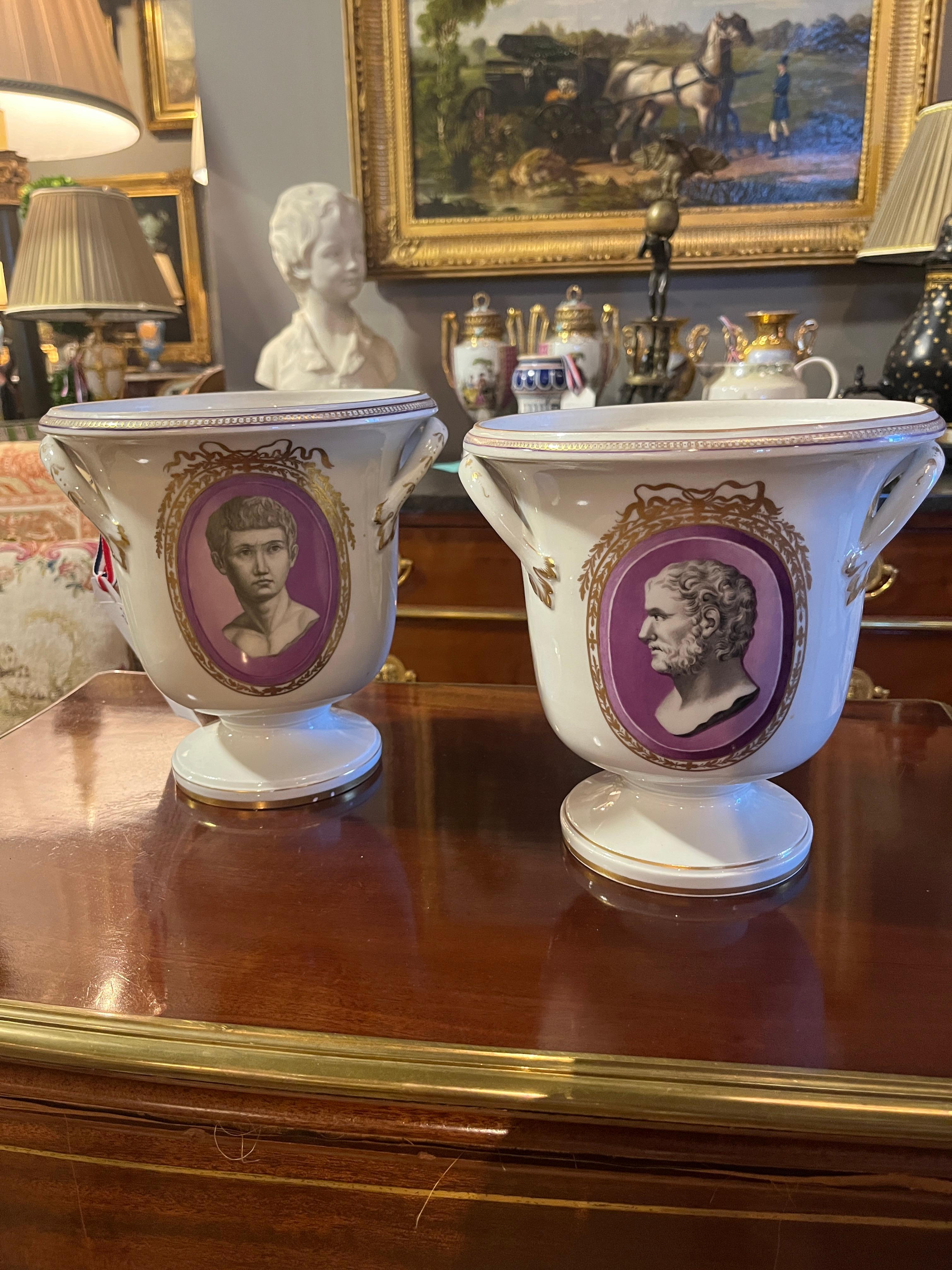 Raffreddatore per vino francese del Secondo Impero del XIX secolo
Bellissima coppia acquistata in Francia. Usura appropriata all'età, vedi foto dettagliate o inviaci un messaggio con domande.