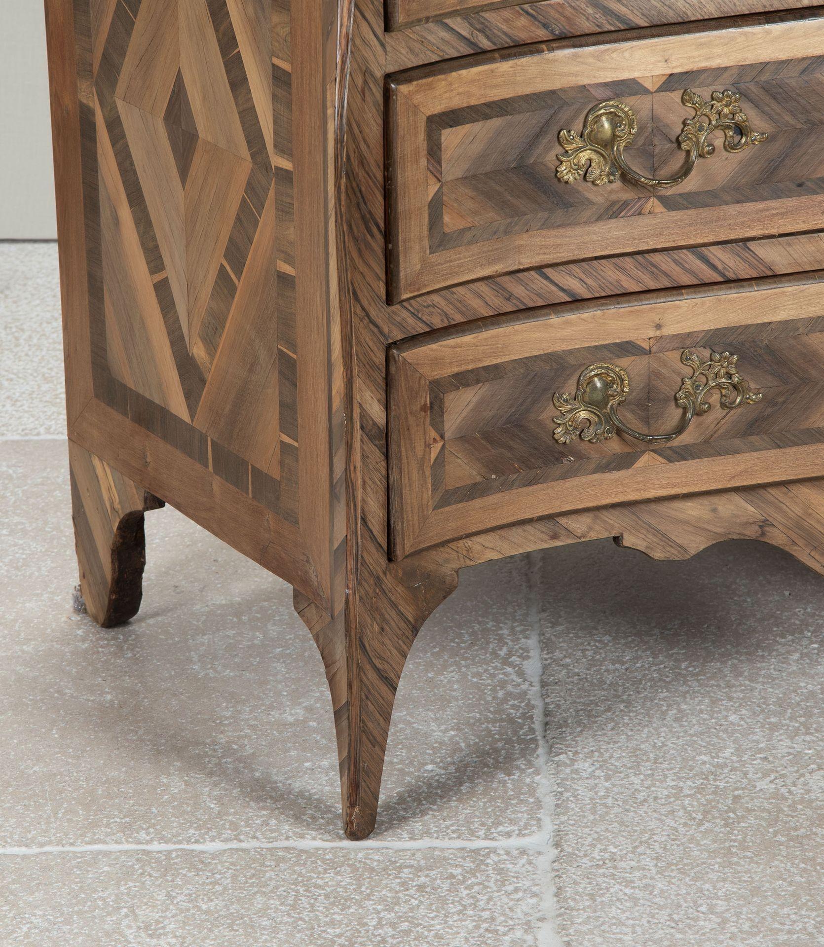 Marmo di Carrara Commode francese del XIX secolo con fronte a serpentina in vendita