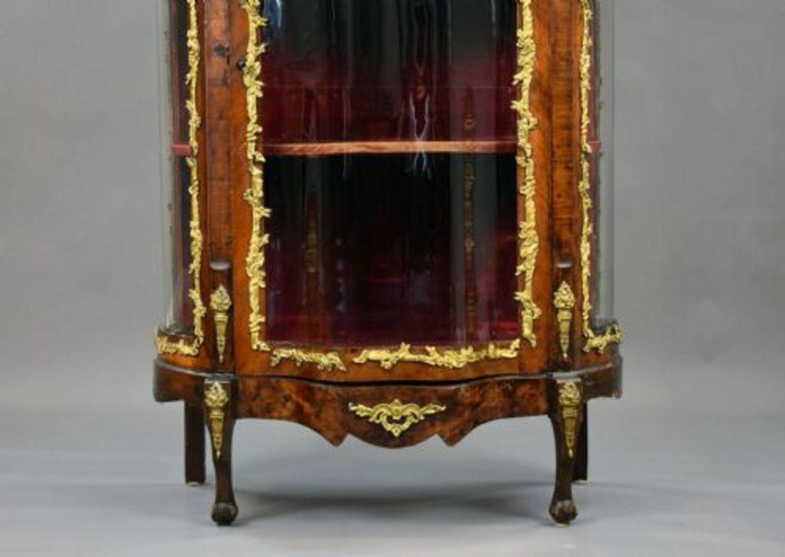 Kingwood 19th Century French Serpentine Vitrine For Sale