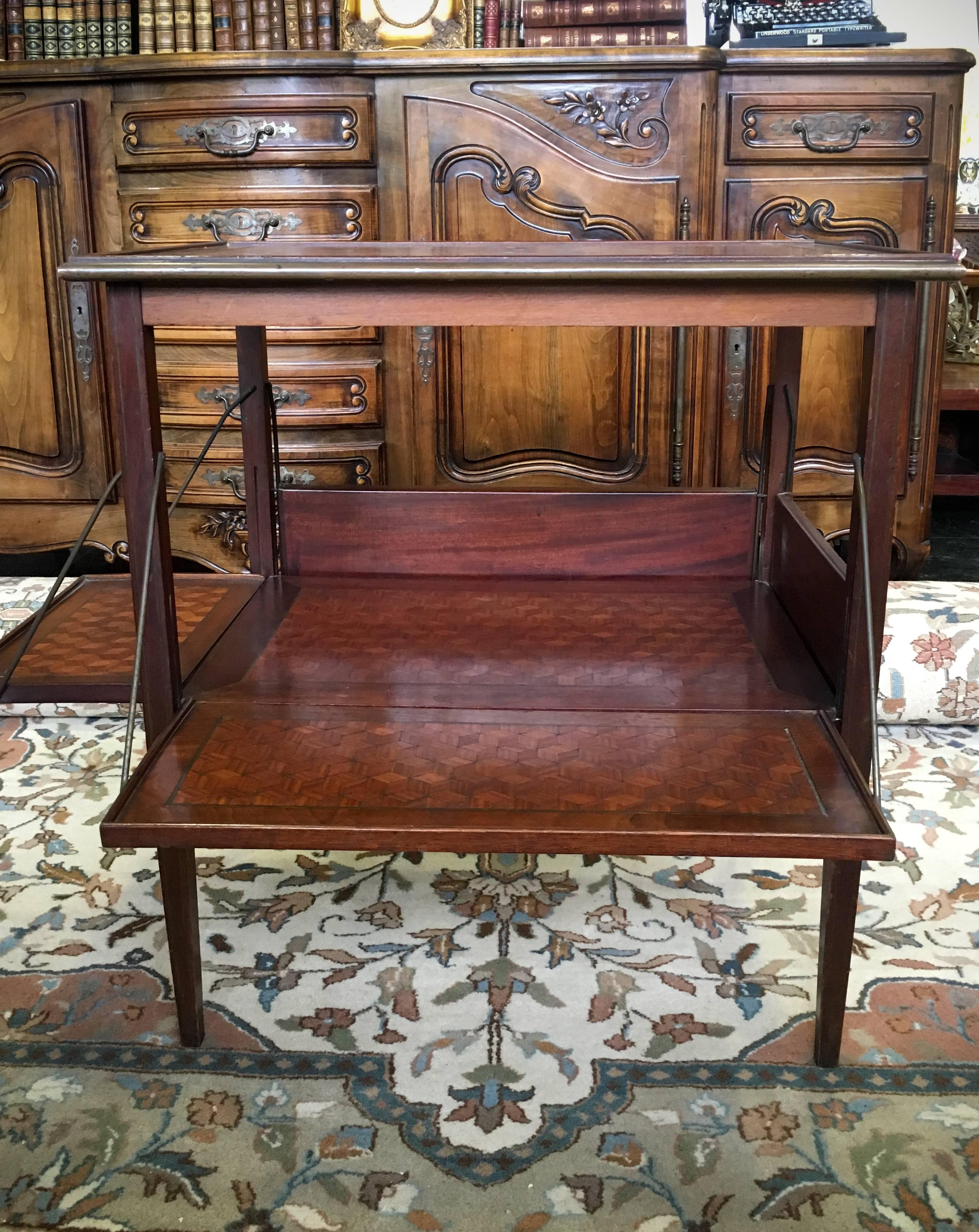 19th century serving marquetry that could be used also as a tea table. There are two levels and four sliding panels of the bottom one. Very good condition,
France, circa 1860.