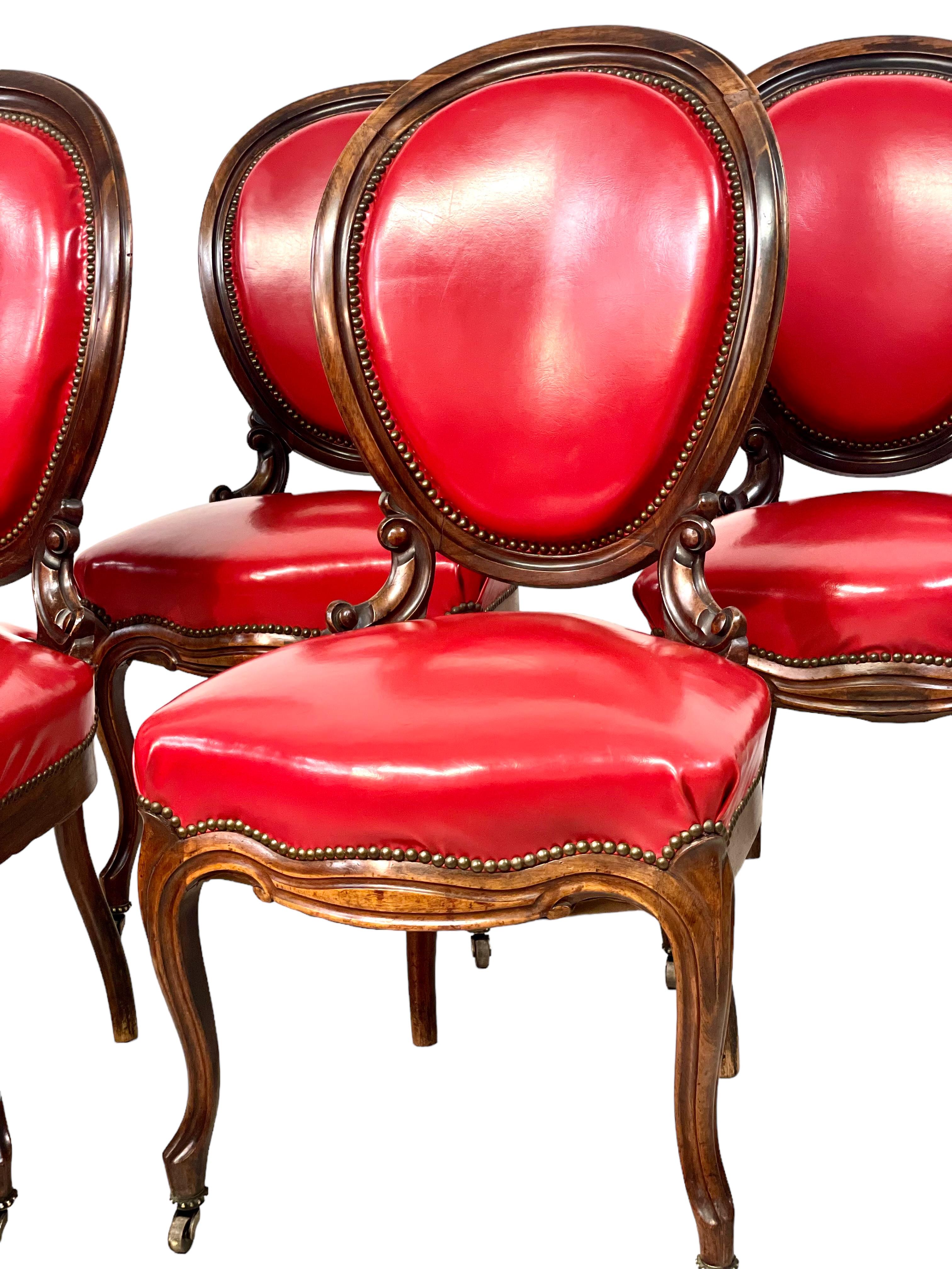 Französischer Satz von vier roten Leder-Esszimmerstühlen aus dem 19. Jahrhundert (Napoleon III.) im Angebot