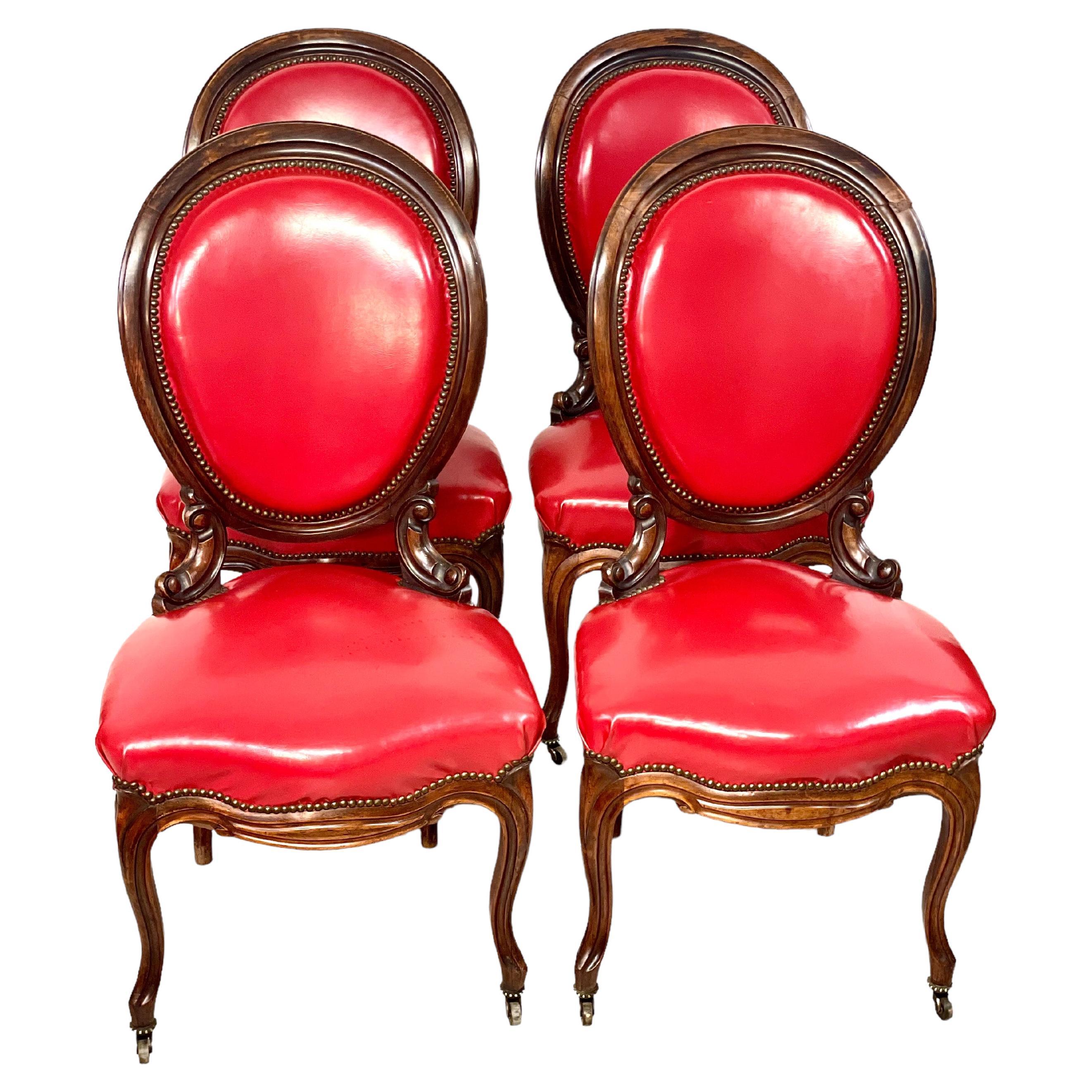 Französischer Satz von vier roten Leder-Esszimmerstühlen aus dem 19. Jahrhundert im Angebot