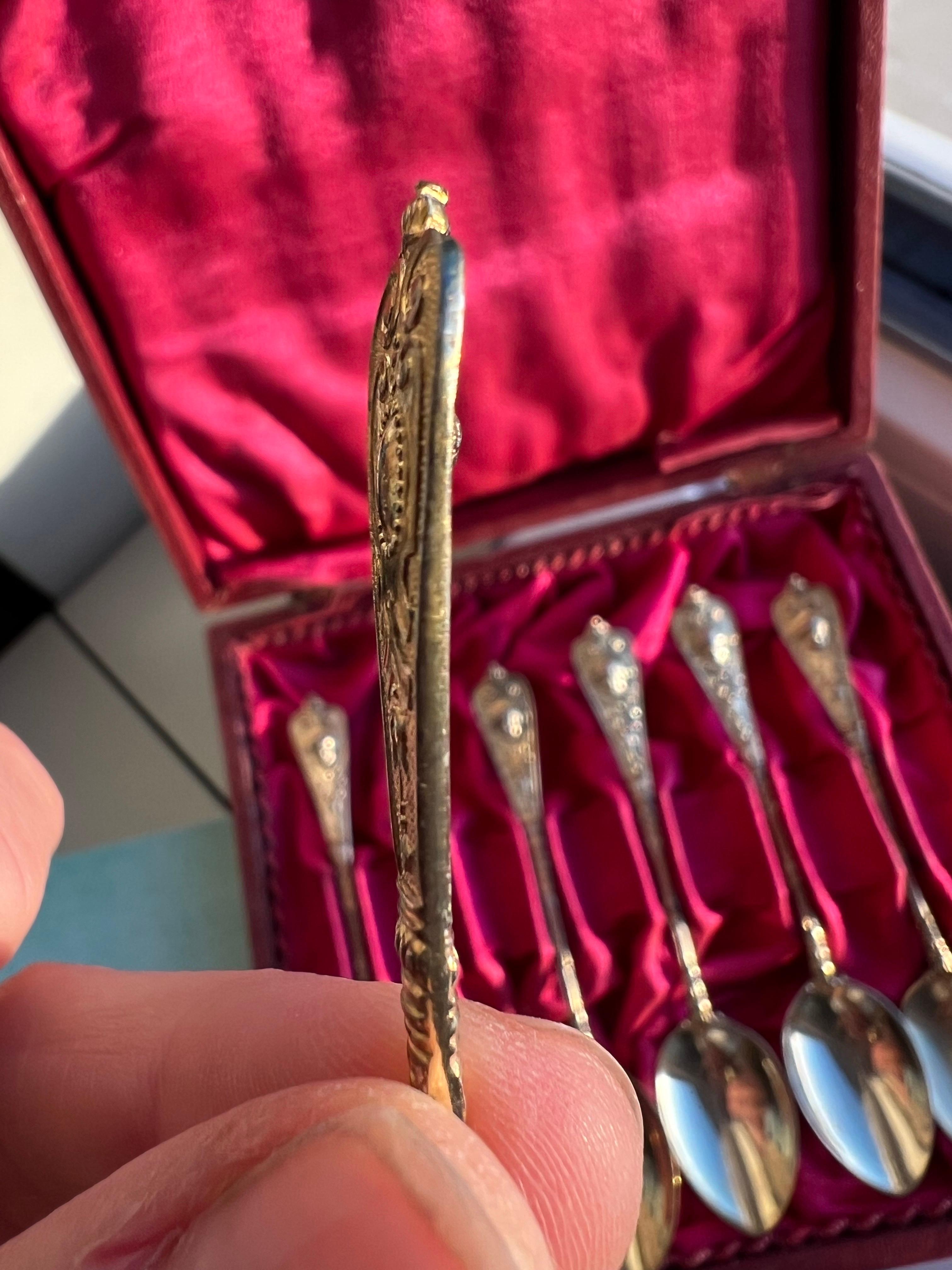 Ensemble français du 19ème siècle de petites cuillères en argent gravé et plaqué or Bon état - En vente à Sofia, BG