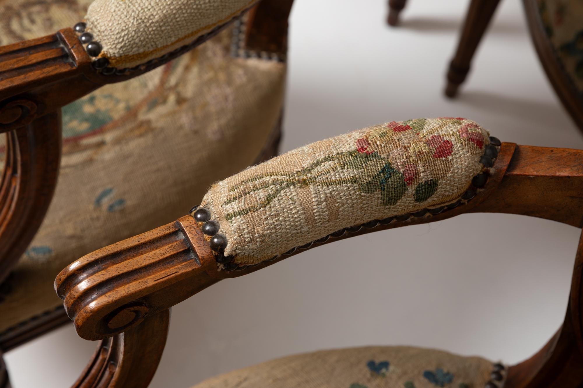 Französisches Set aus sechs Sesseln aus Nussbaumholz mit Aubusson-Polsterung aus dem 19. Jahrhundert im Angebot 3