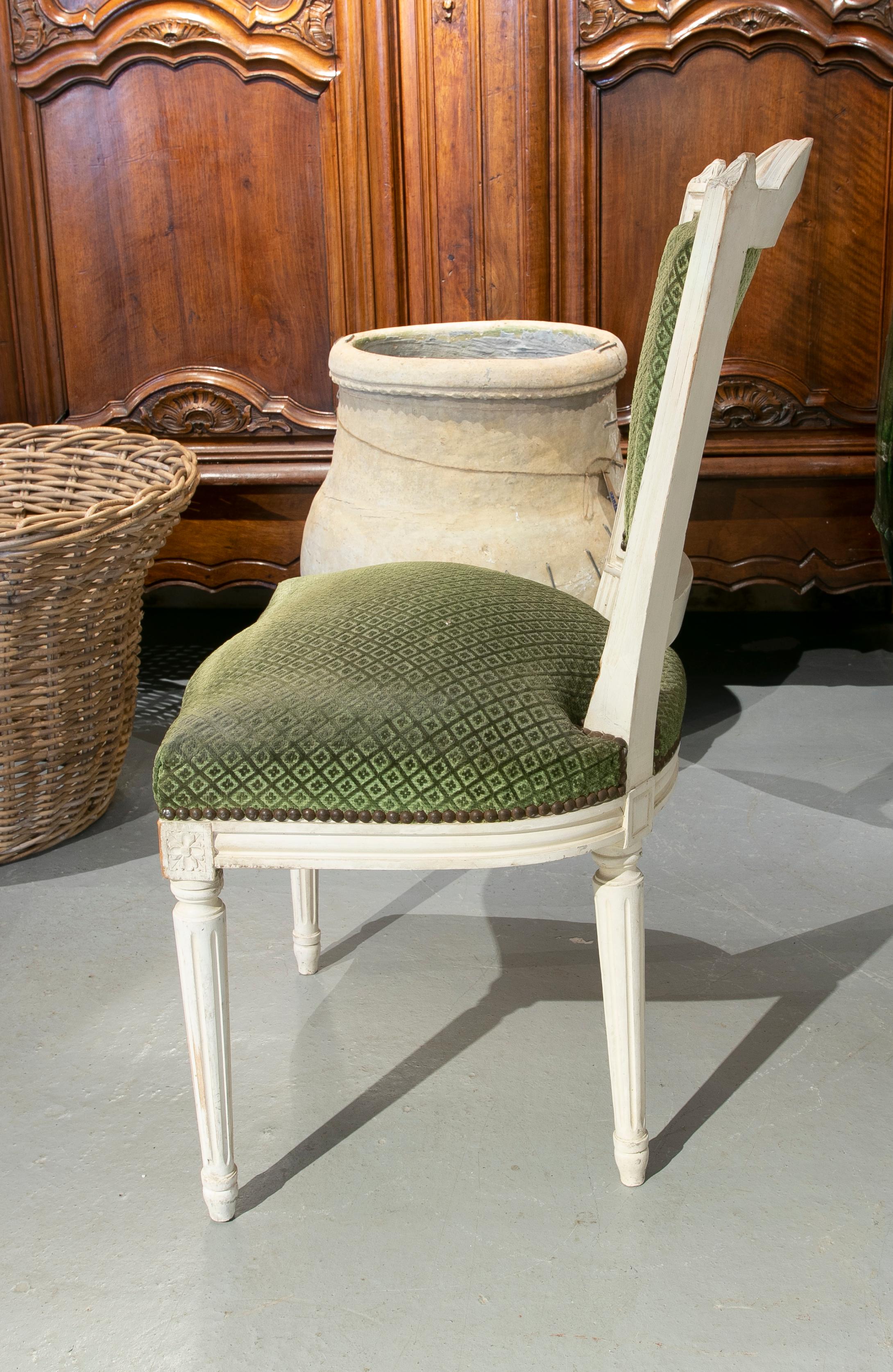 19. Jahrhundert, Französisch, Satz von sechs Holzstühlen, grün gepolstert (Stoff) im Angebot