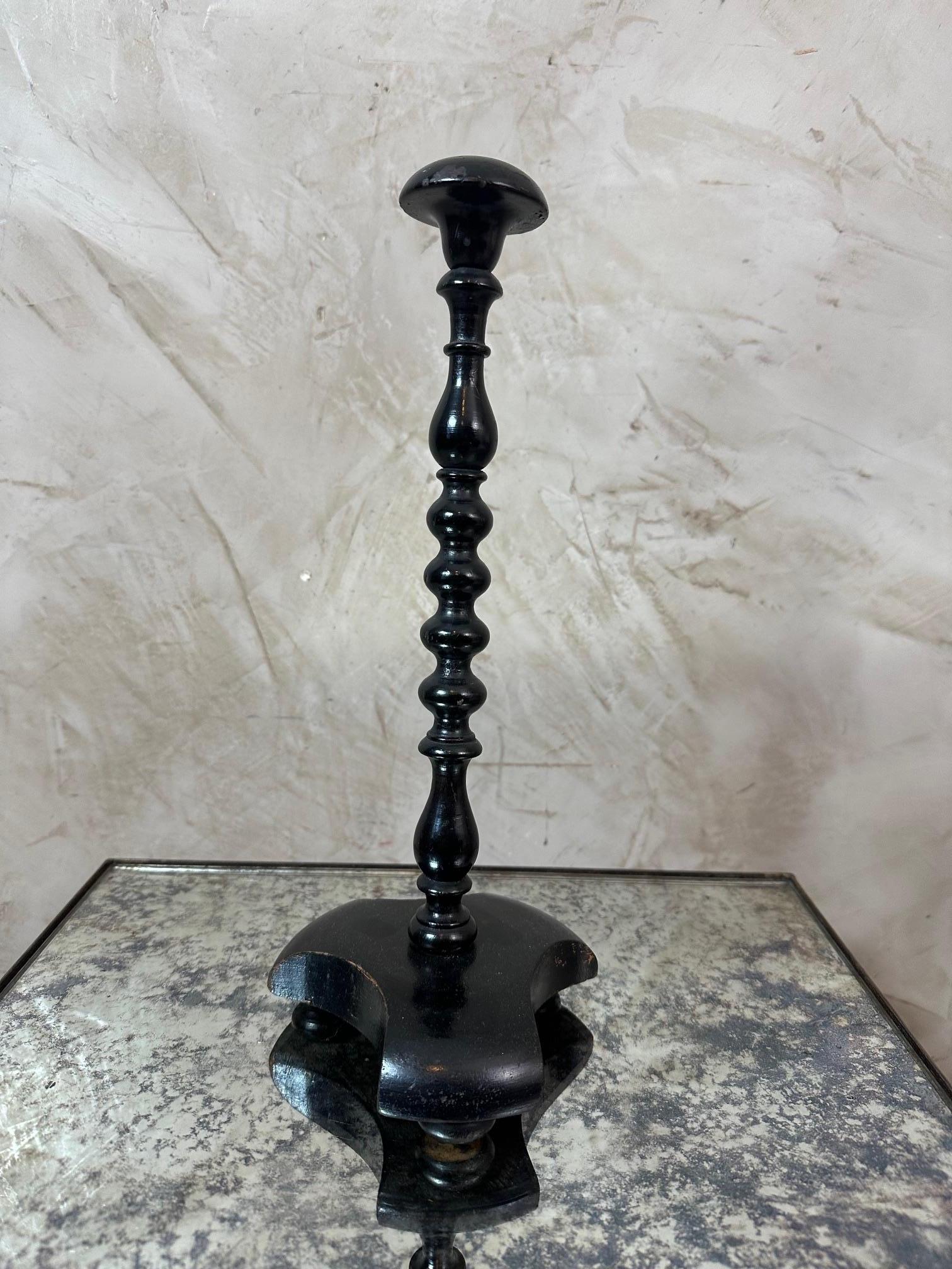 Legno Set di tre appendiabiti in legno annerito del XIX secolo in Francia in vendita
