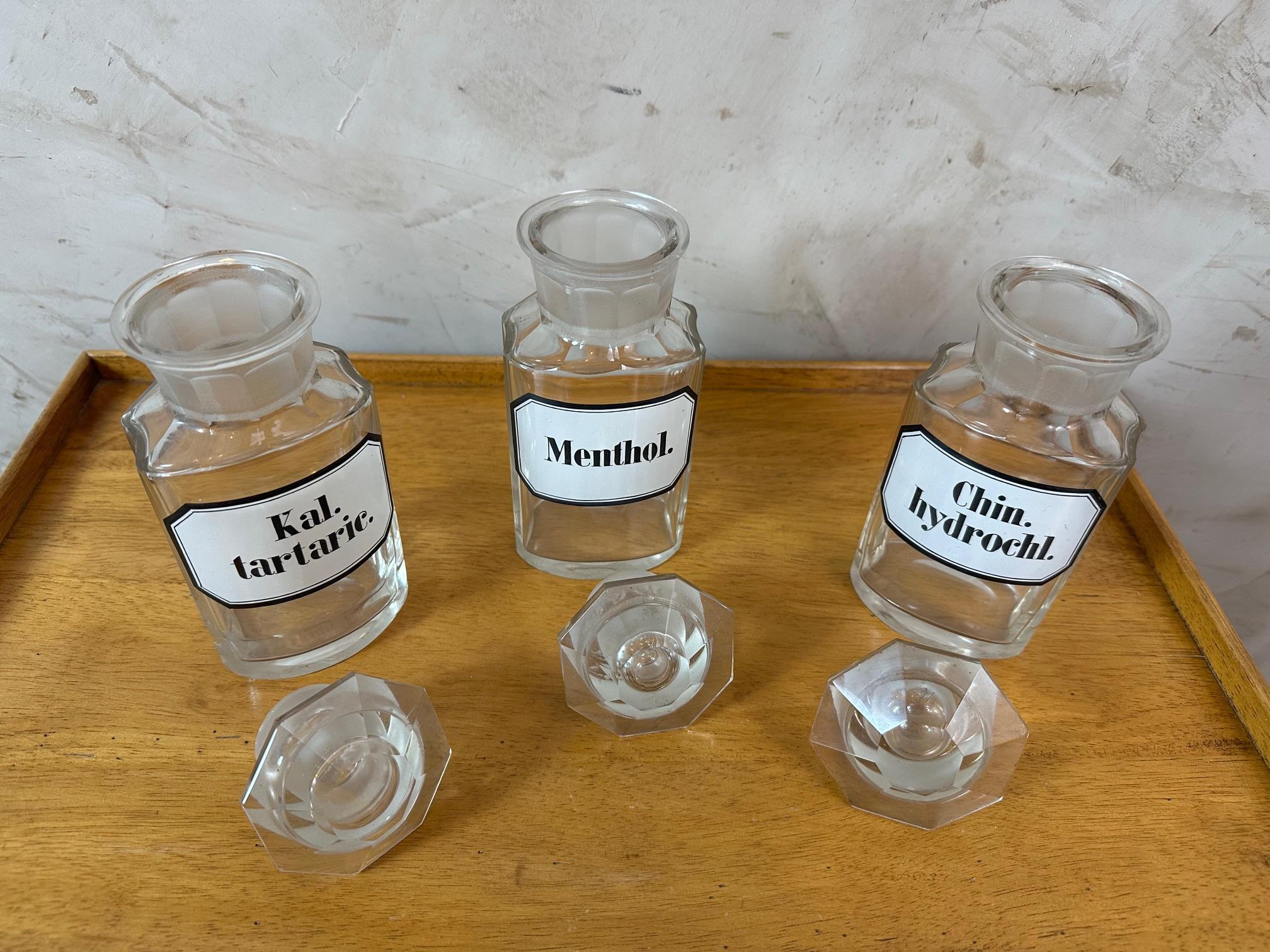 Set di tre bottiglie farmaceutiche francesi del XIX secolo, anni '50 del XIX secolo in vendita 4
