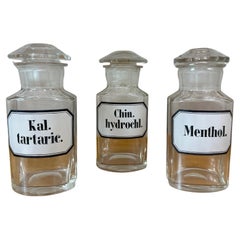 Ensemble français du 19e siècle de trois bouteilles pharmaceutiques, années 1850