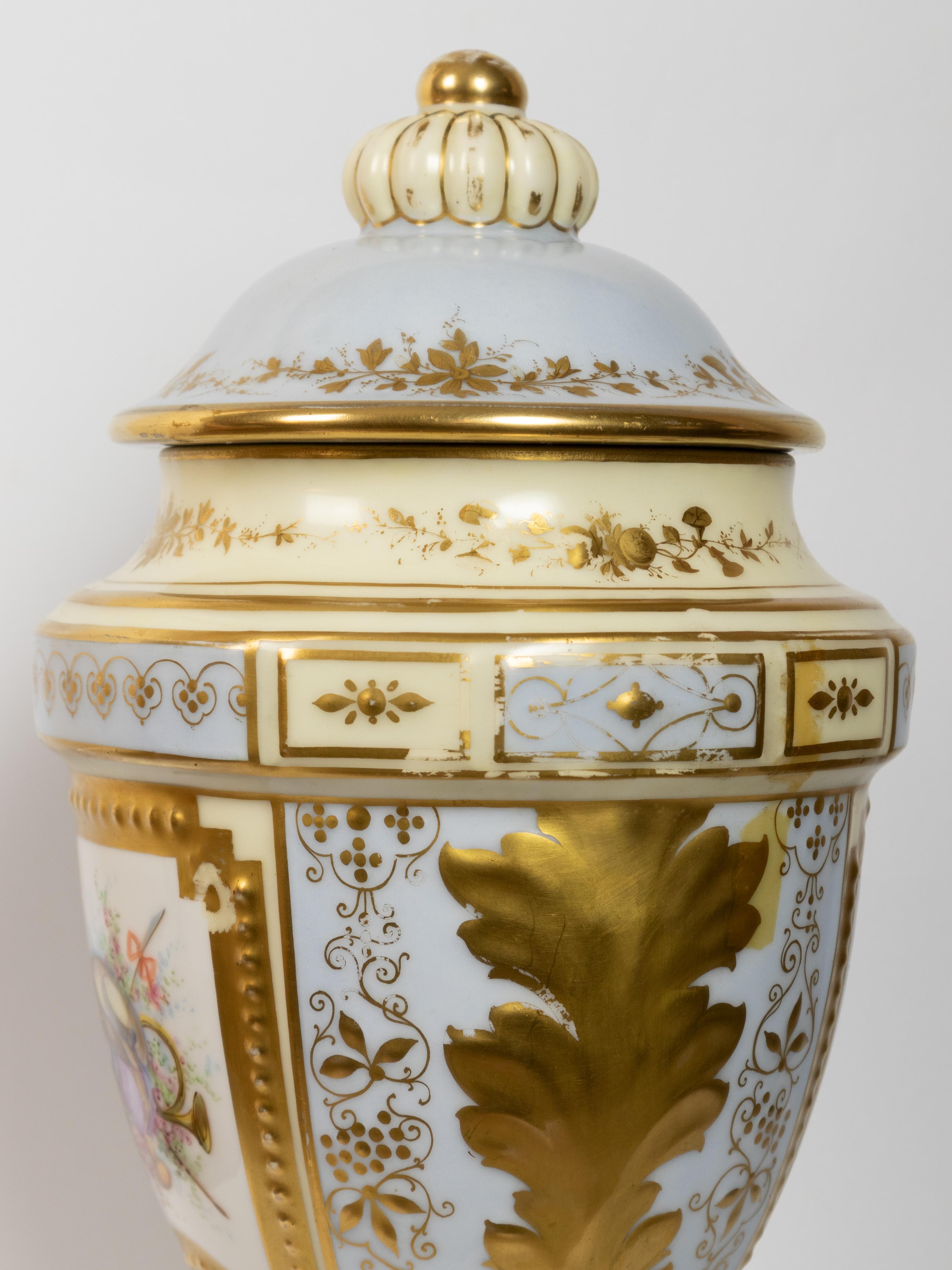 Porcellana Francese del XIX secolo  L'anfora di Sèvres del Castello delle Tuileries in vendita