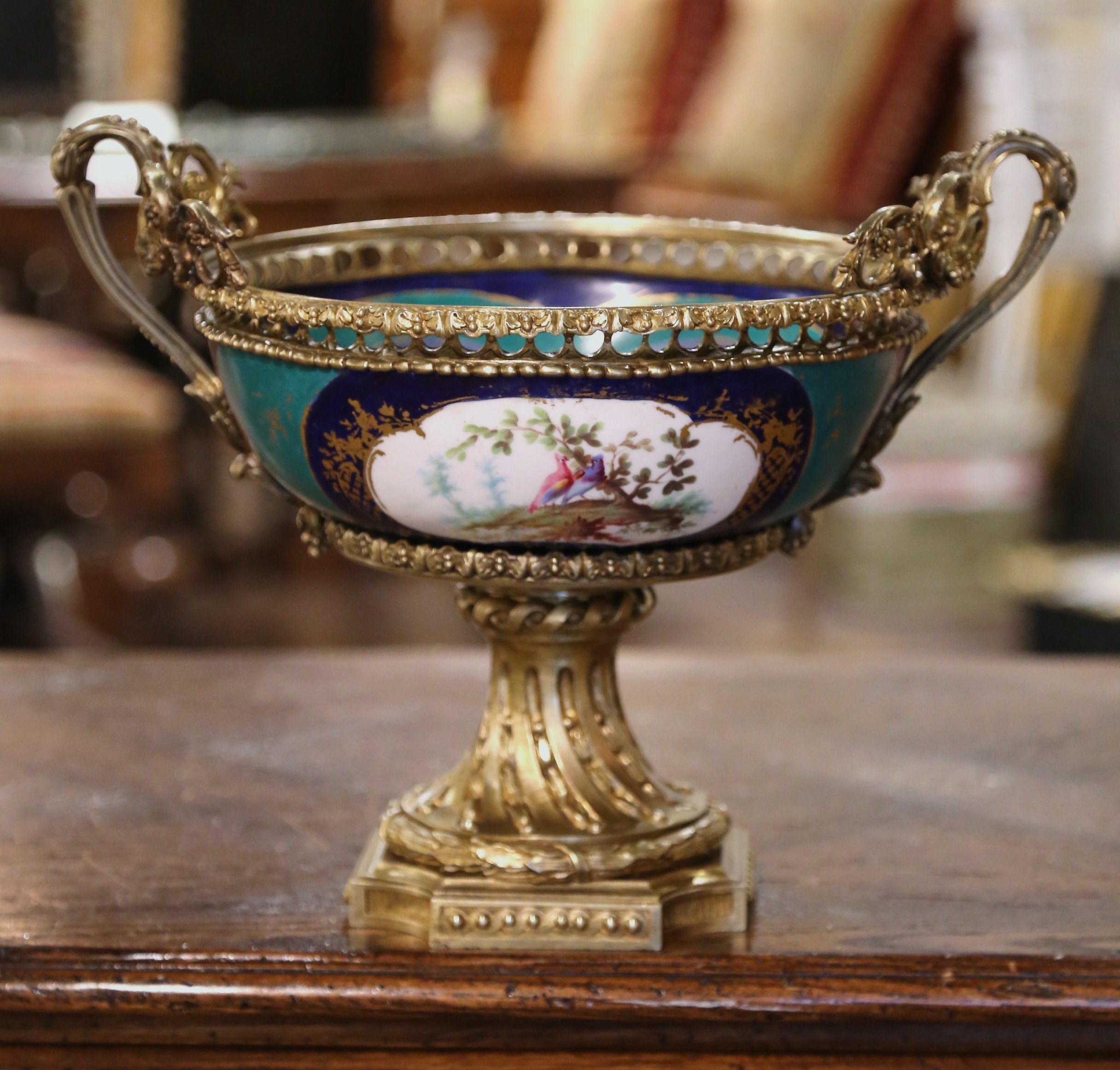 19. Jahrhundert Französisch Sevres Bronze Dore und handbemaltes Porzellan Jardinière  im Angebot 1